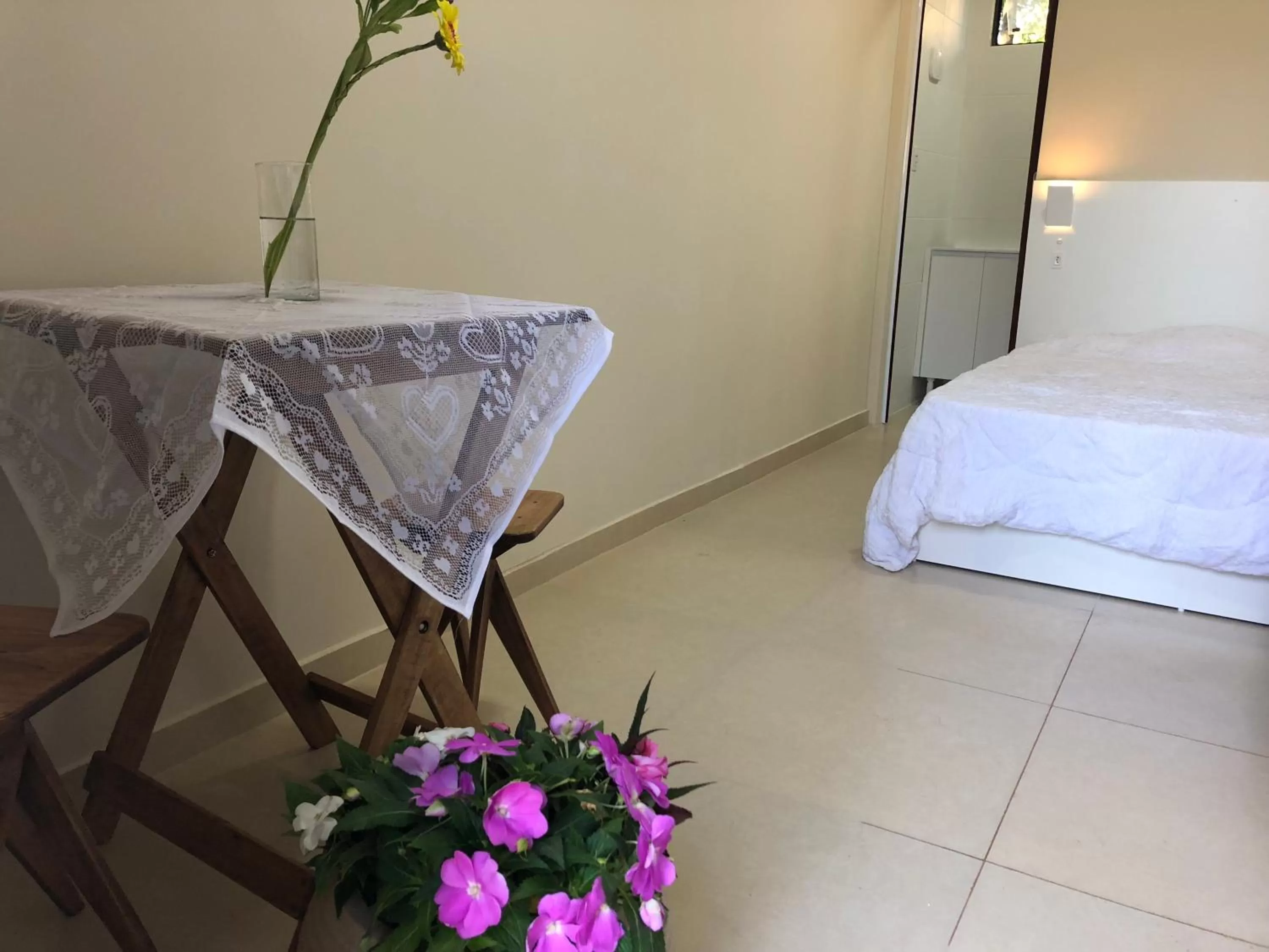 Dining area, Bed in Pousada Ondas de Floripa