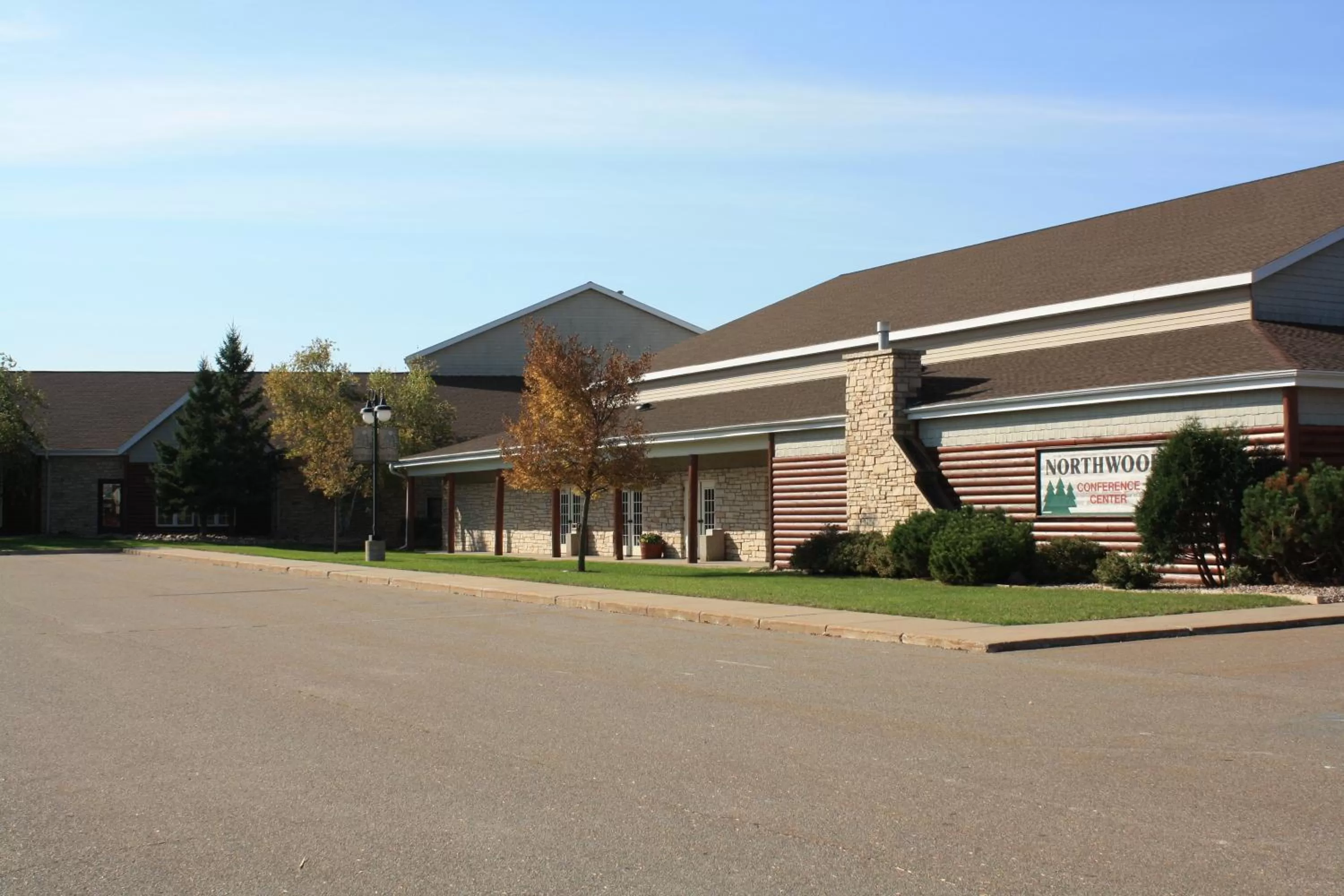 Property building in Cedar Creek Hotel Wausau - Rothschild