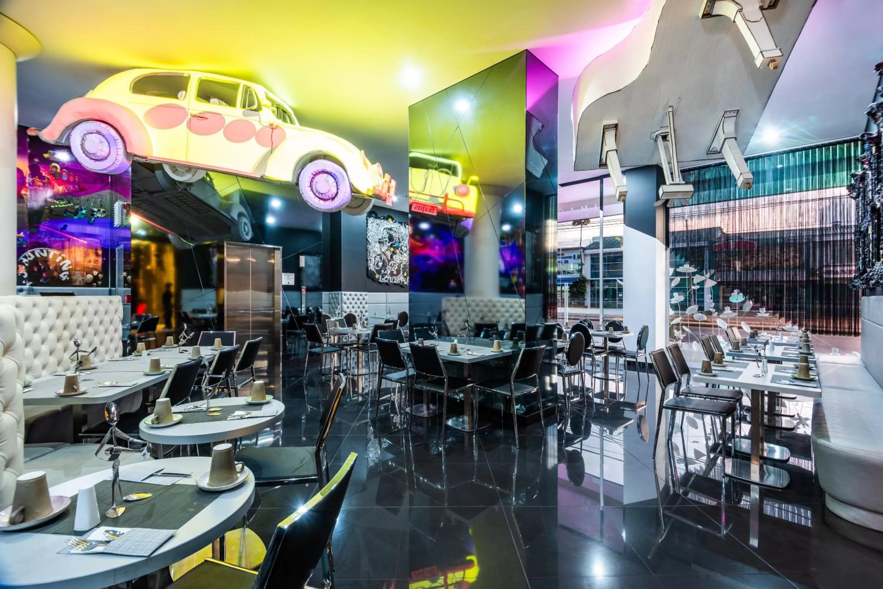 Restaurant/places to eat in Hotel Black Tower Premium