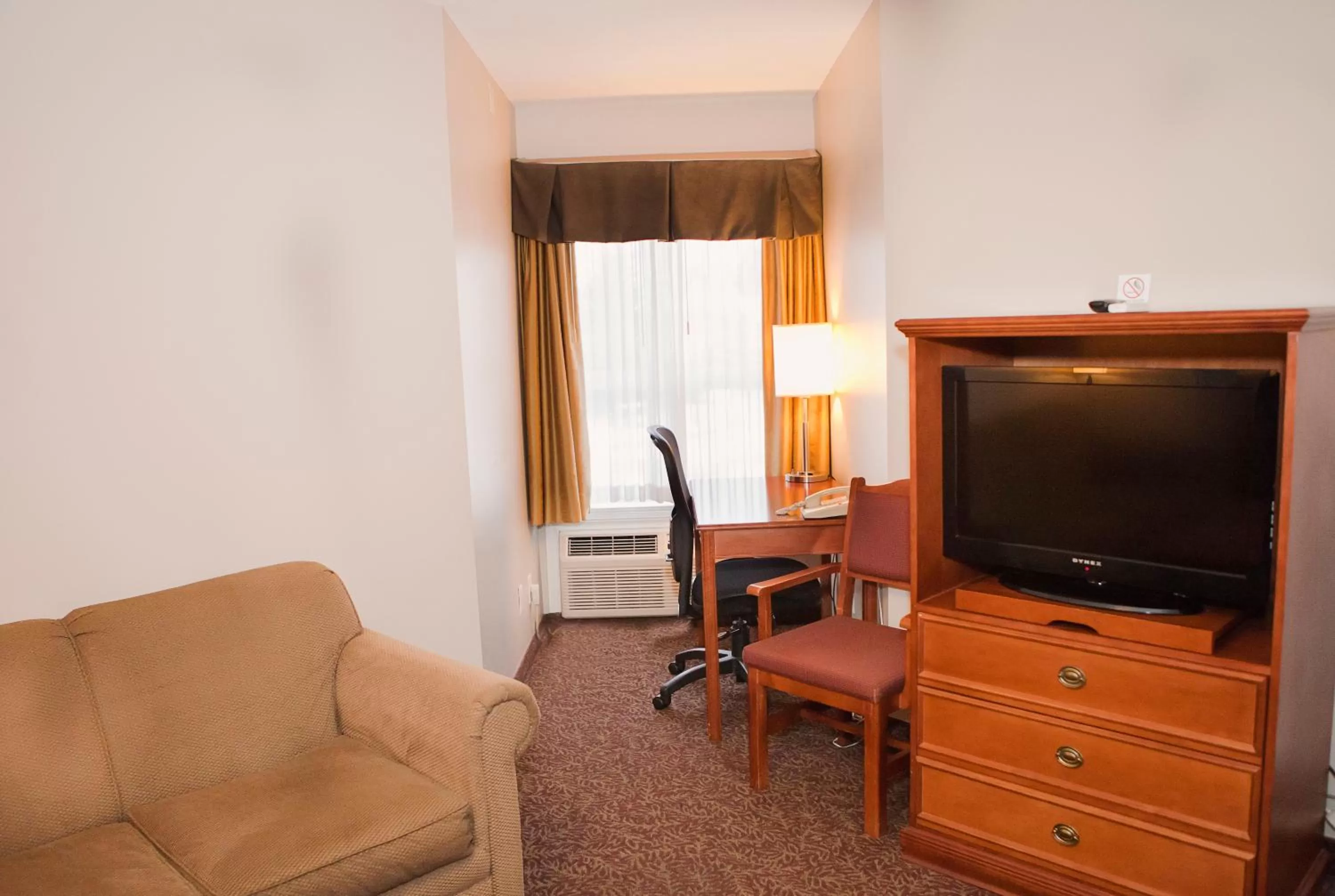 TV and multimedia in Super 8 by Wyndham Cochrane