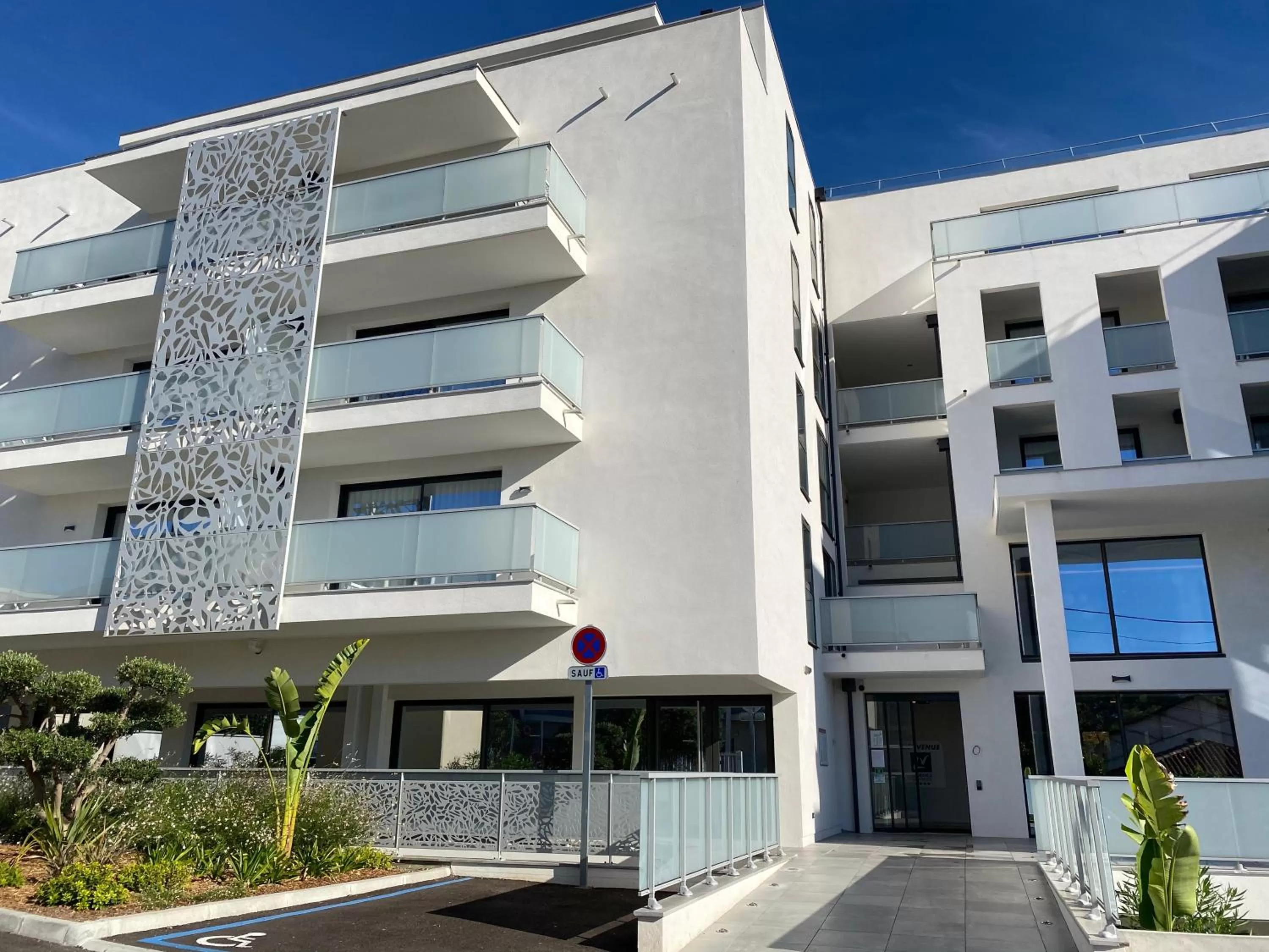 Facade/entrance in Lagrange Apart'Hôtel Antibes Olympie