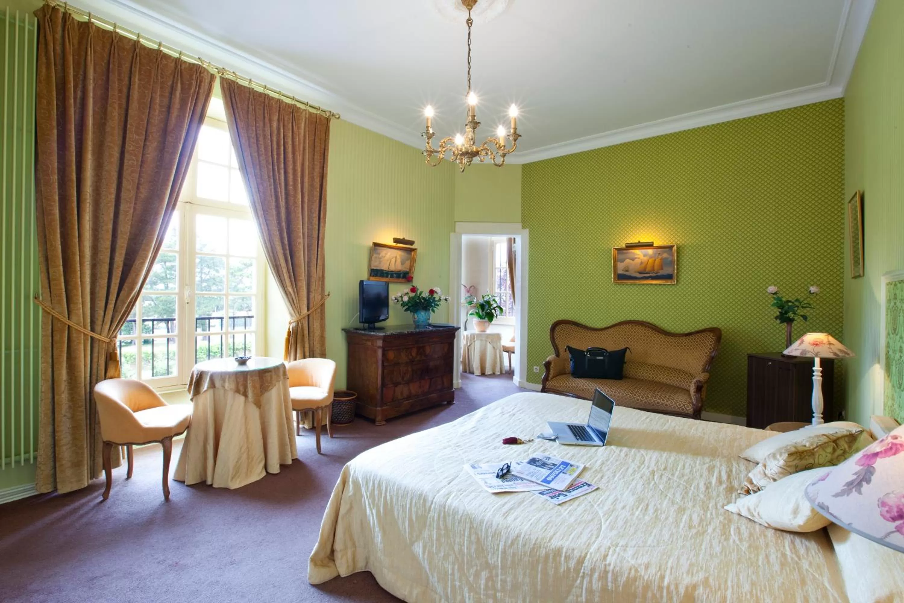 Photo of the whole room, Bed in Château de la Verie