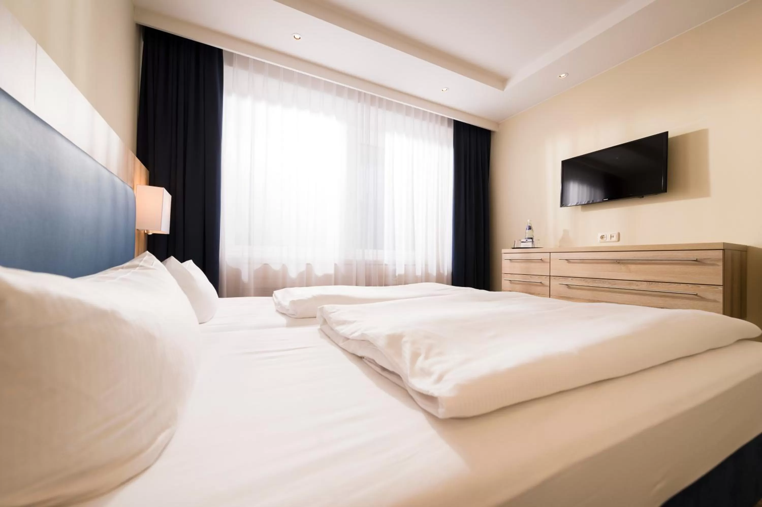 Photo of the whole room, Bed in Baltic Zinnowitz - Hotel mit Meerwasserpool und Thermalbad