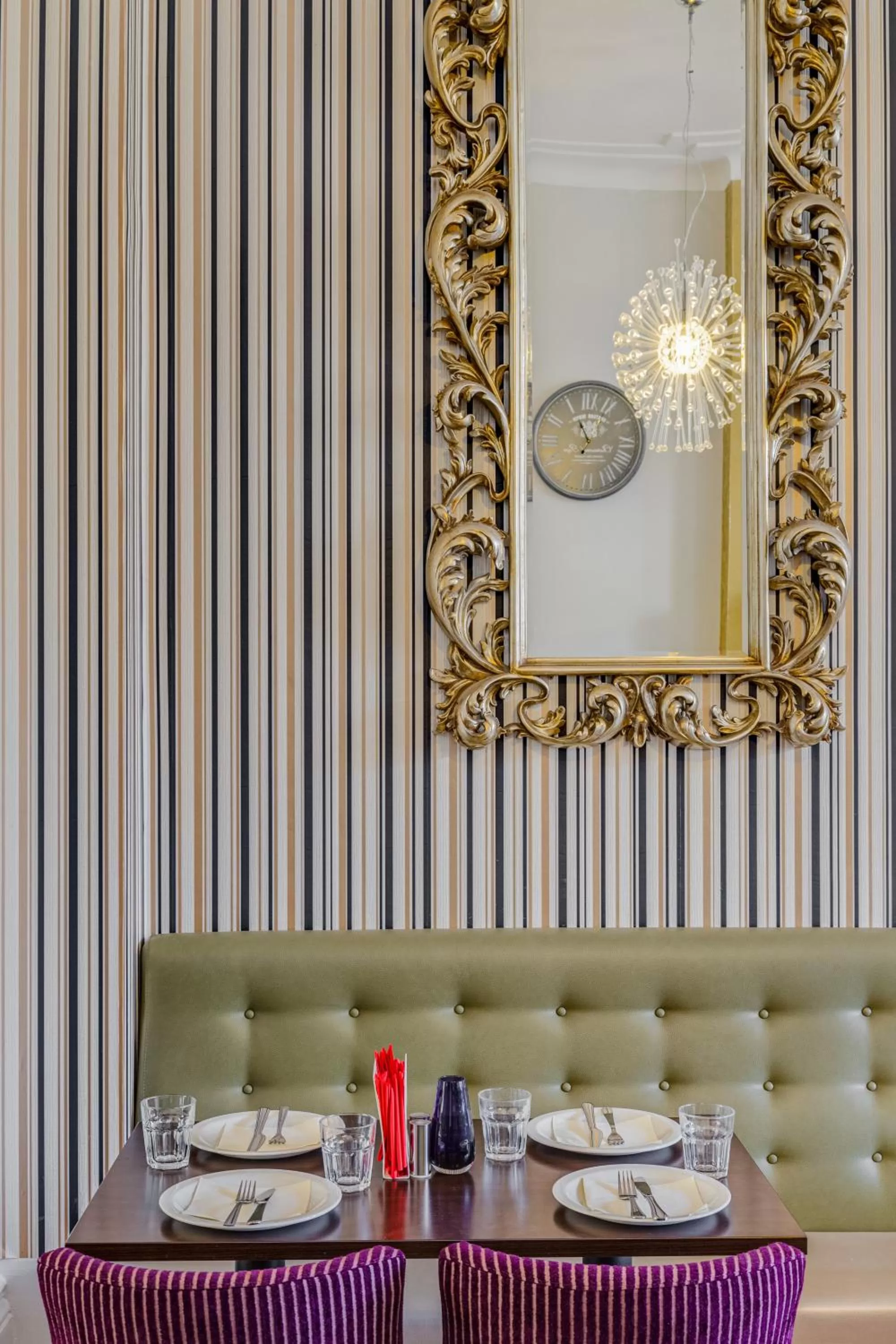 Restaurant/places to eat in 1 Lexham Gardens Hotel