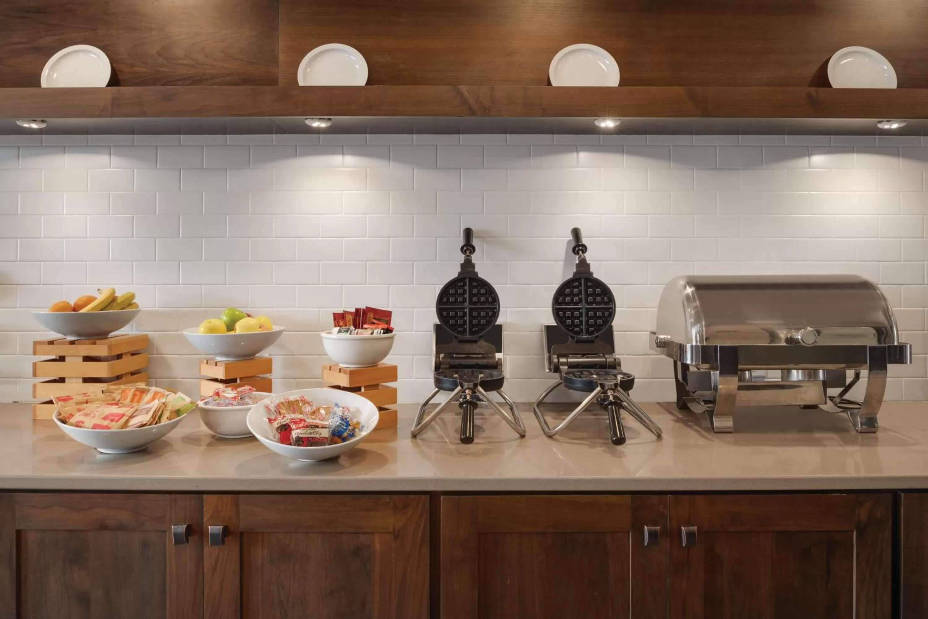 Continental breakfast in Country Inn & Suites by Radisson, Galena, IL