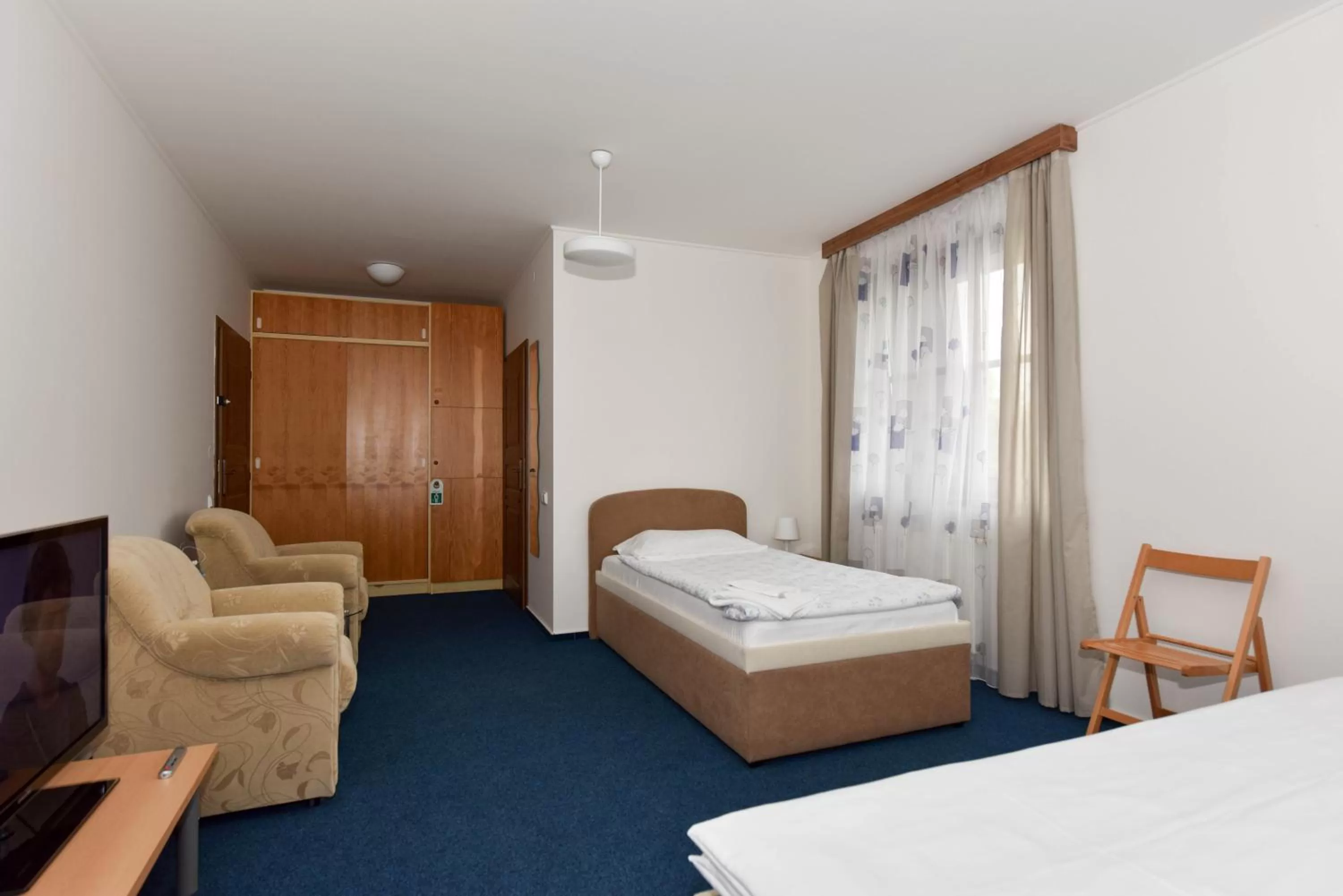 Shower, Bed in Hotel Trilobit