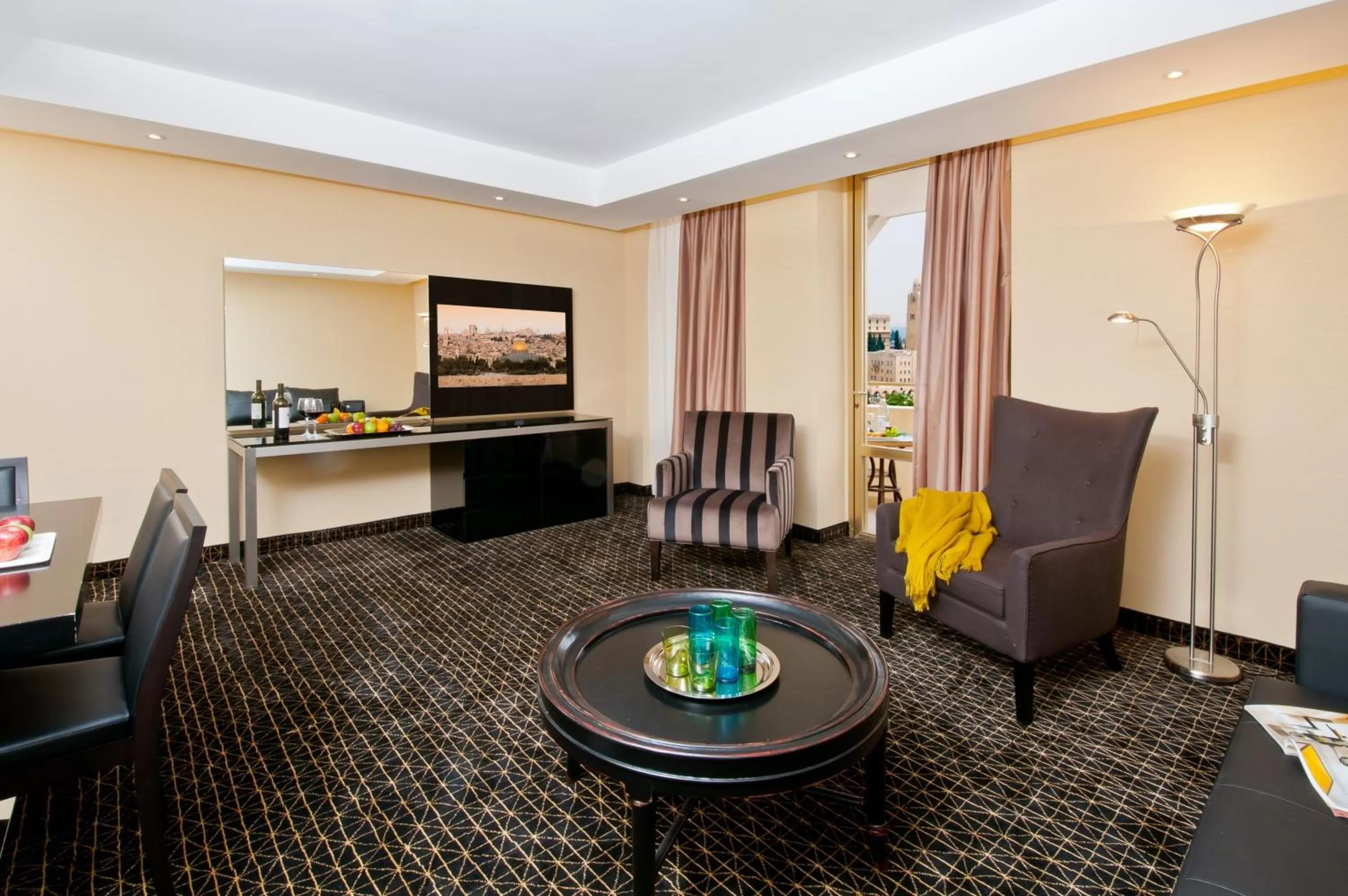 Seating area in Leonardo Plaza Hotel Jerusalem