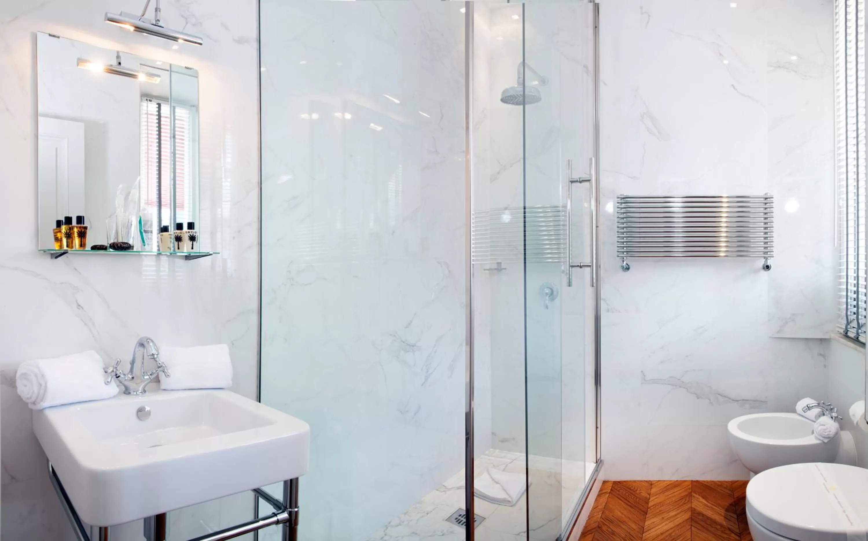 Bathroom in Hotel The Corner Roma