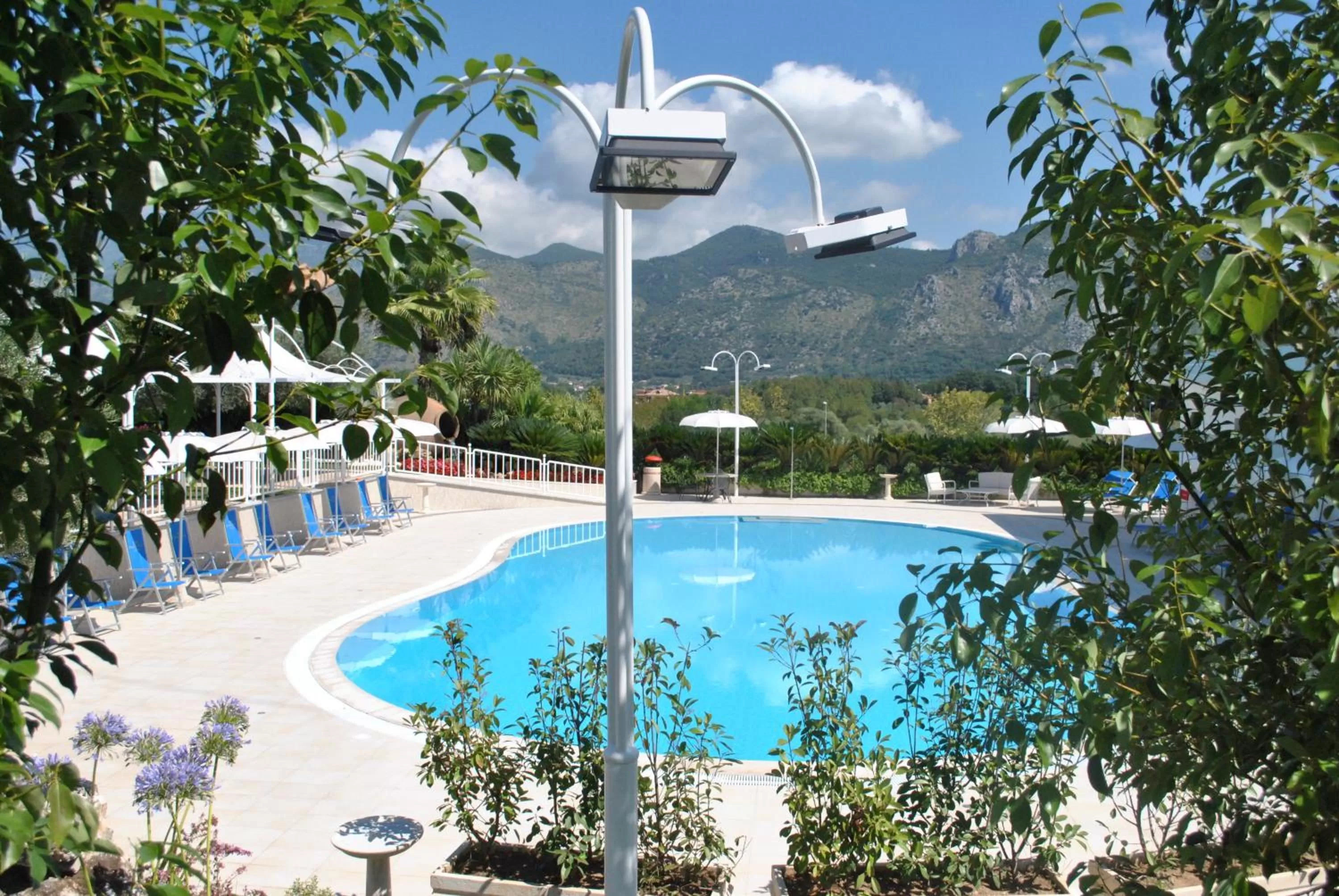 Swimming pool in Edra Palace Hotel & Ristorante