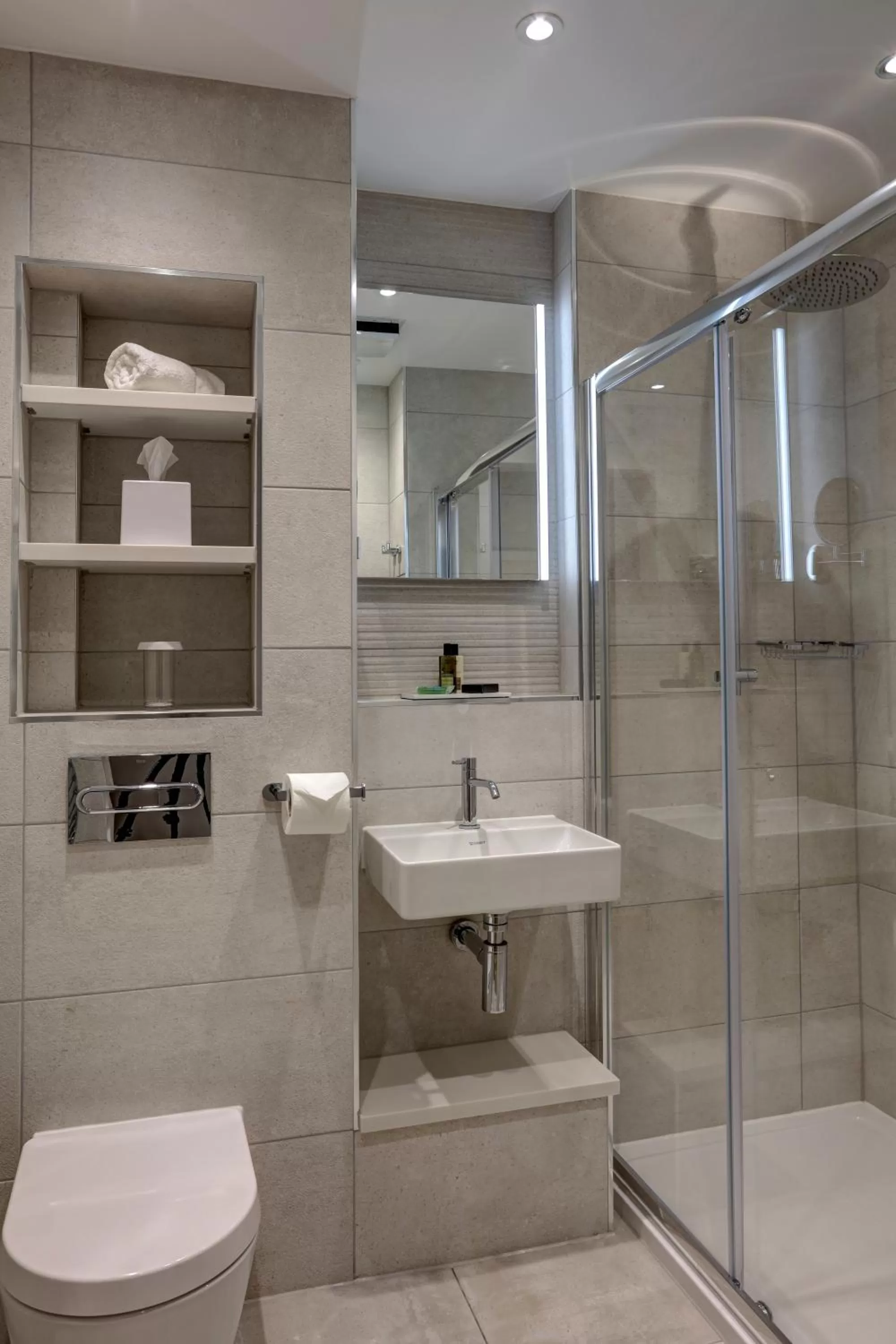 Bathroom in Bruntsfield Hotel