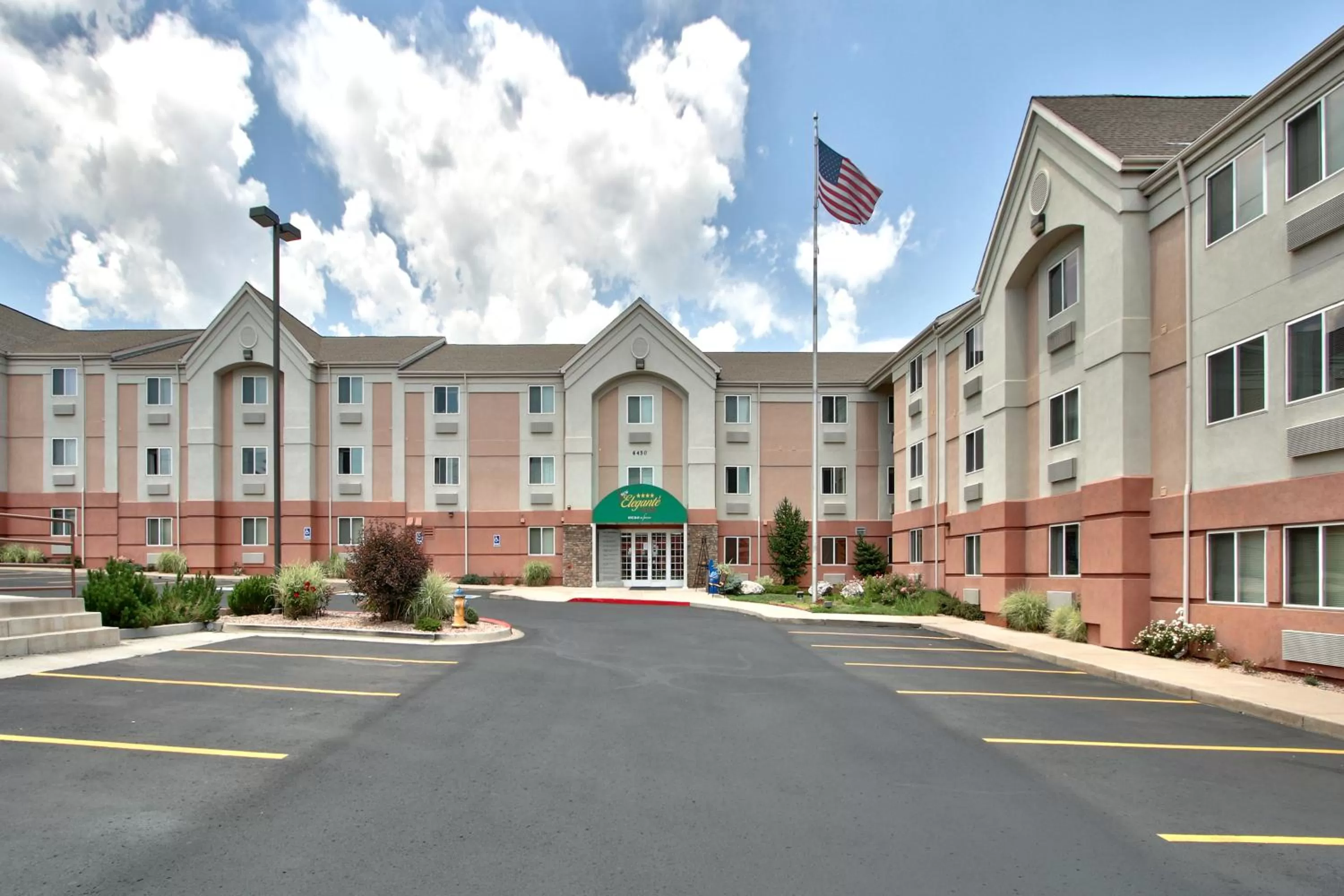 Facade/entrance in MCM Elegante Suites