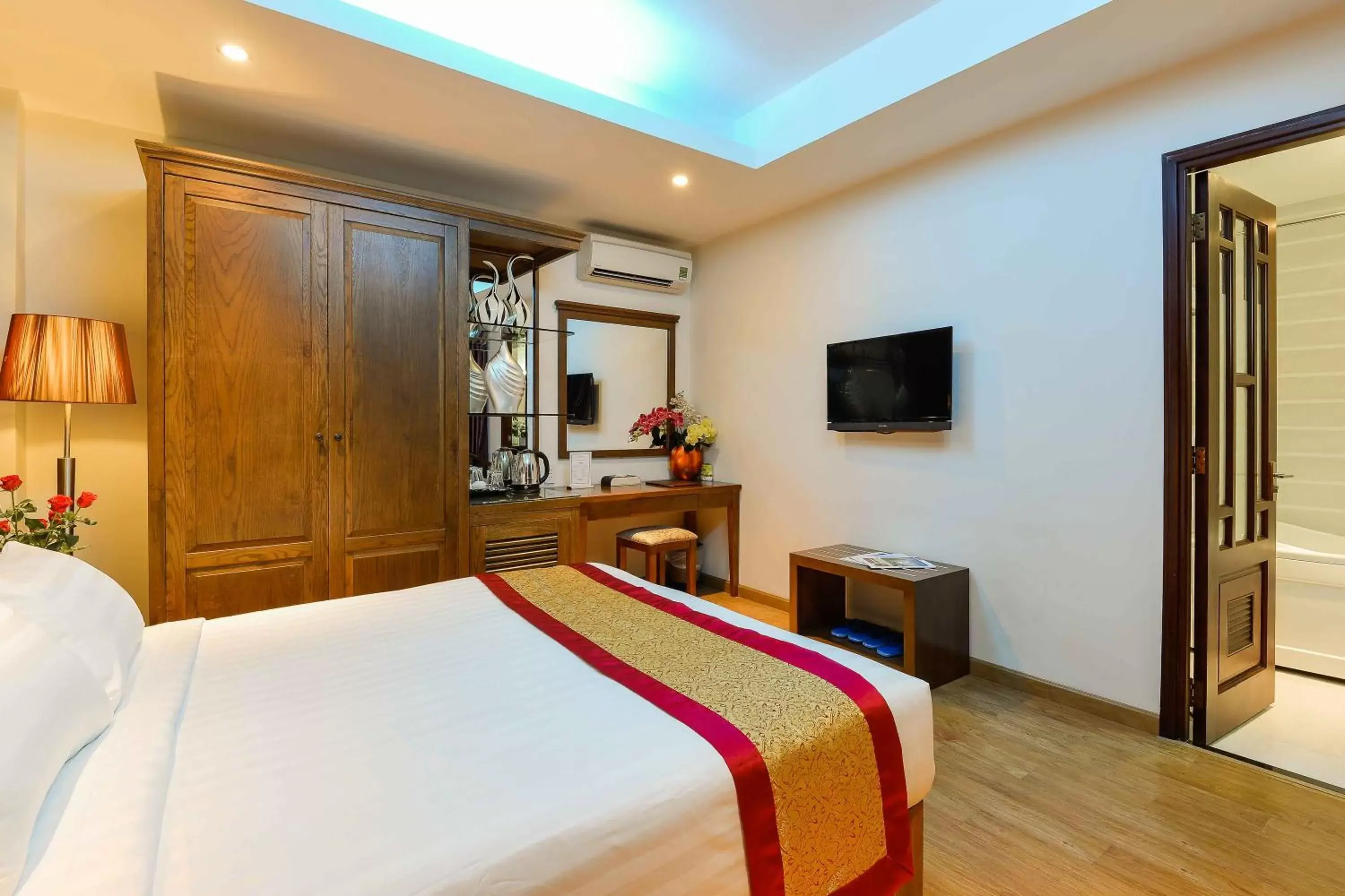 Deluxe Double Room in Saigonciti Hotel A Deluxe Double Room in Saigonciti Hotel A