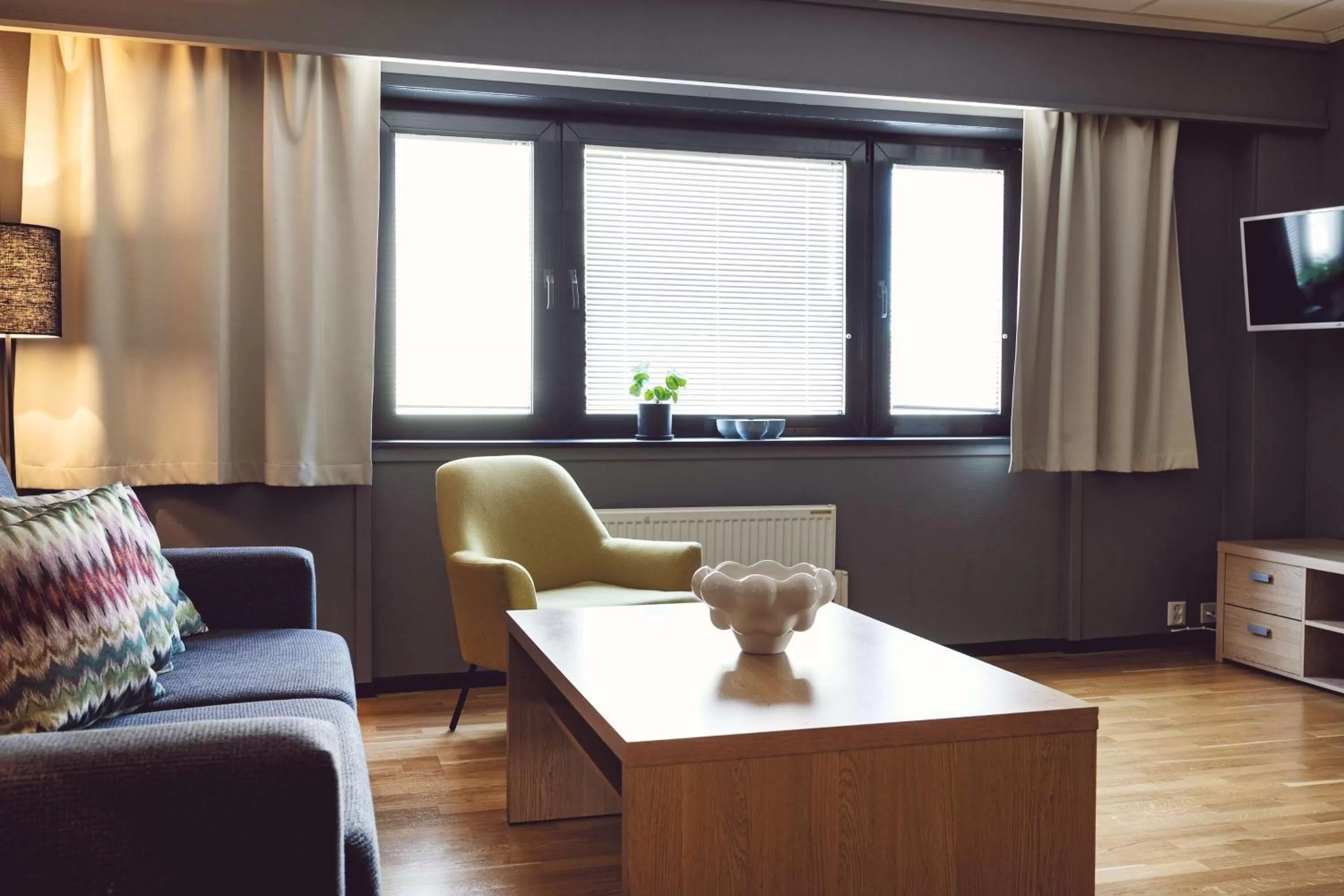 Photo of the whole room in Hotel Haugesund