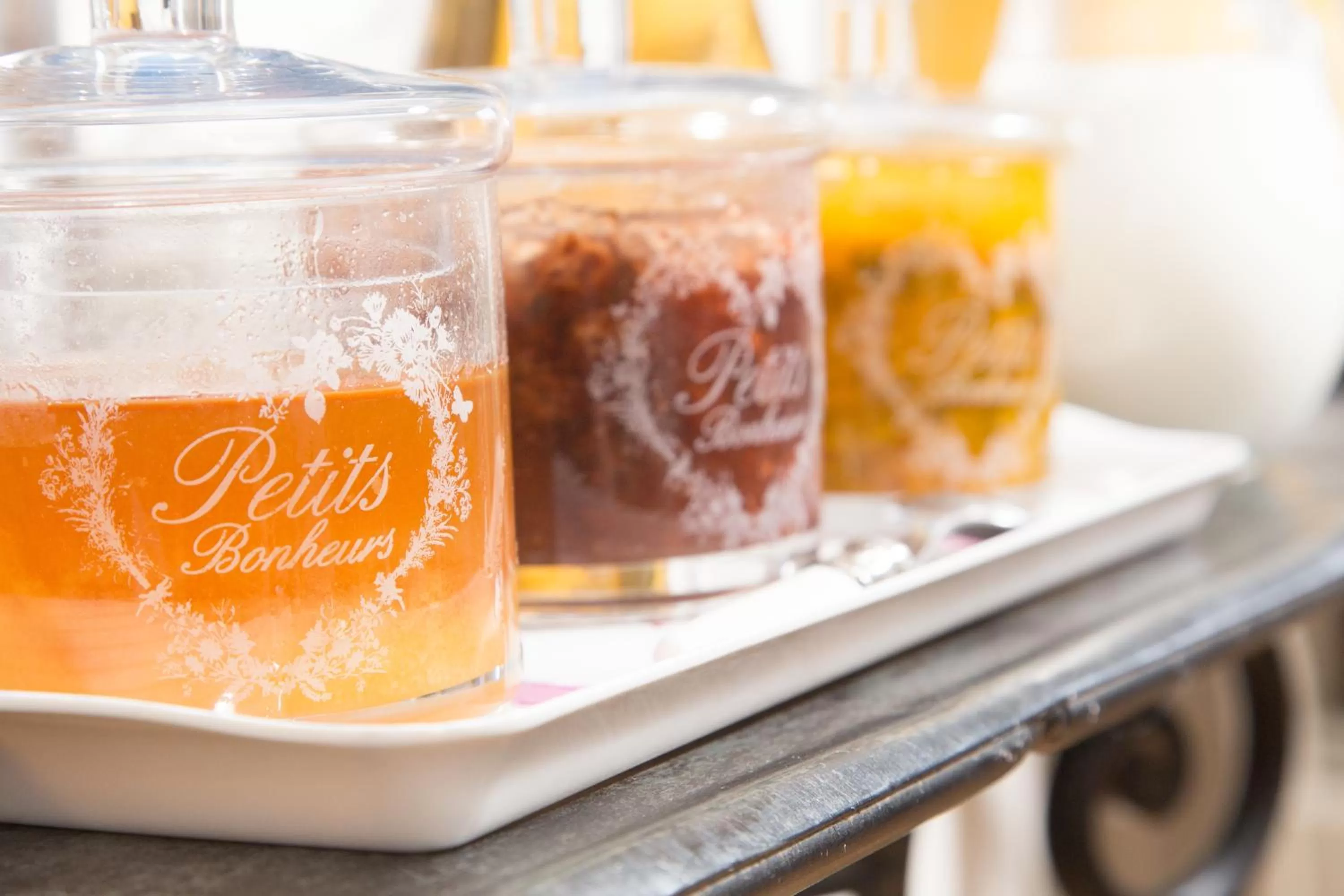 Food and drinks in La Villa Les Mots Passants