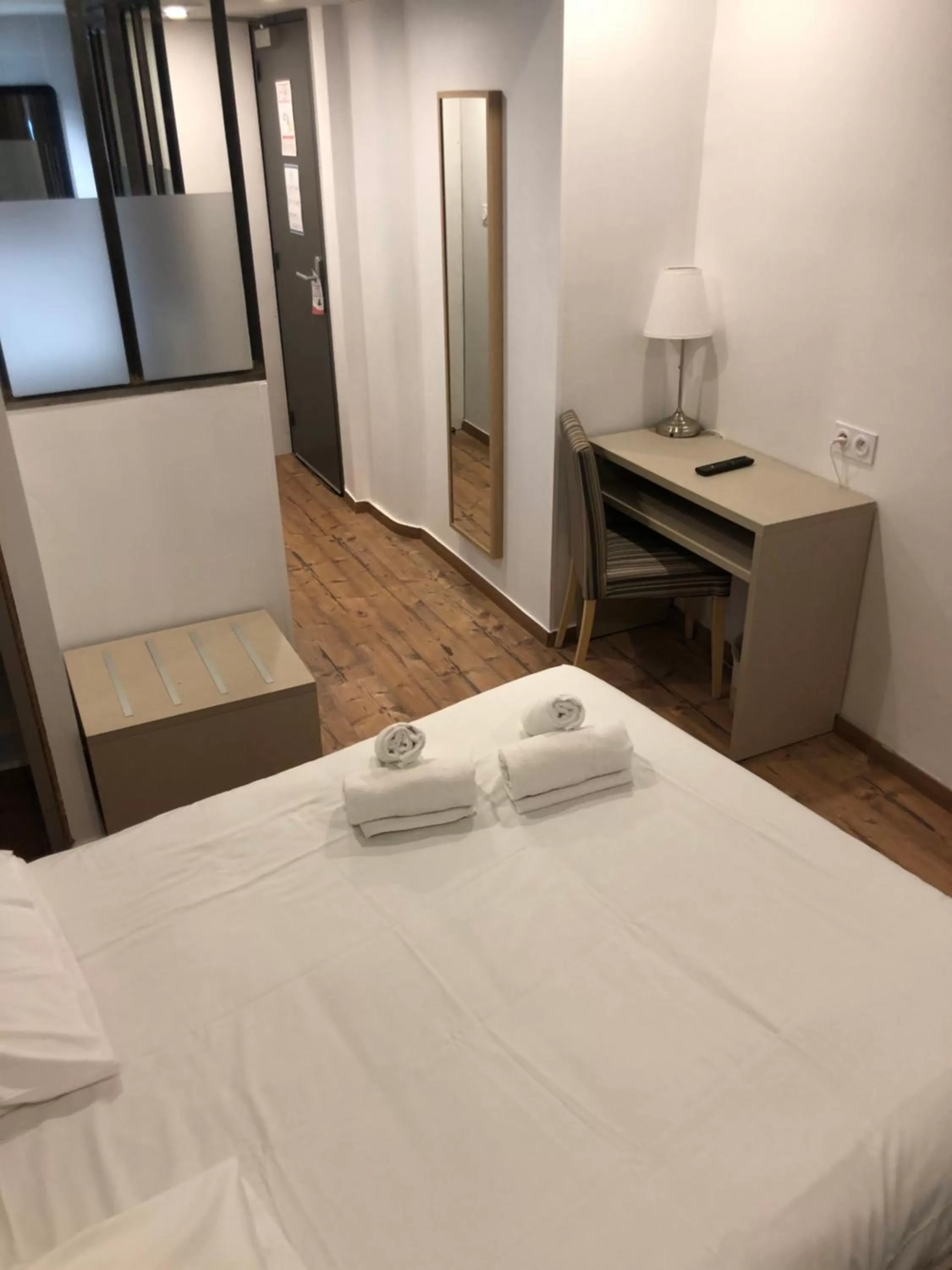 Bedroom, Bed in Hôtel Saint Roch Montpellier Centre