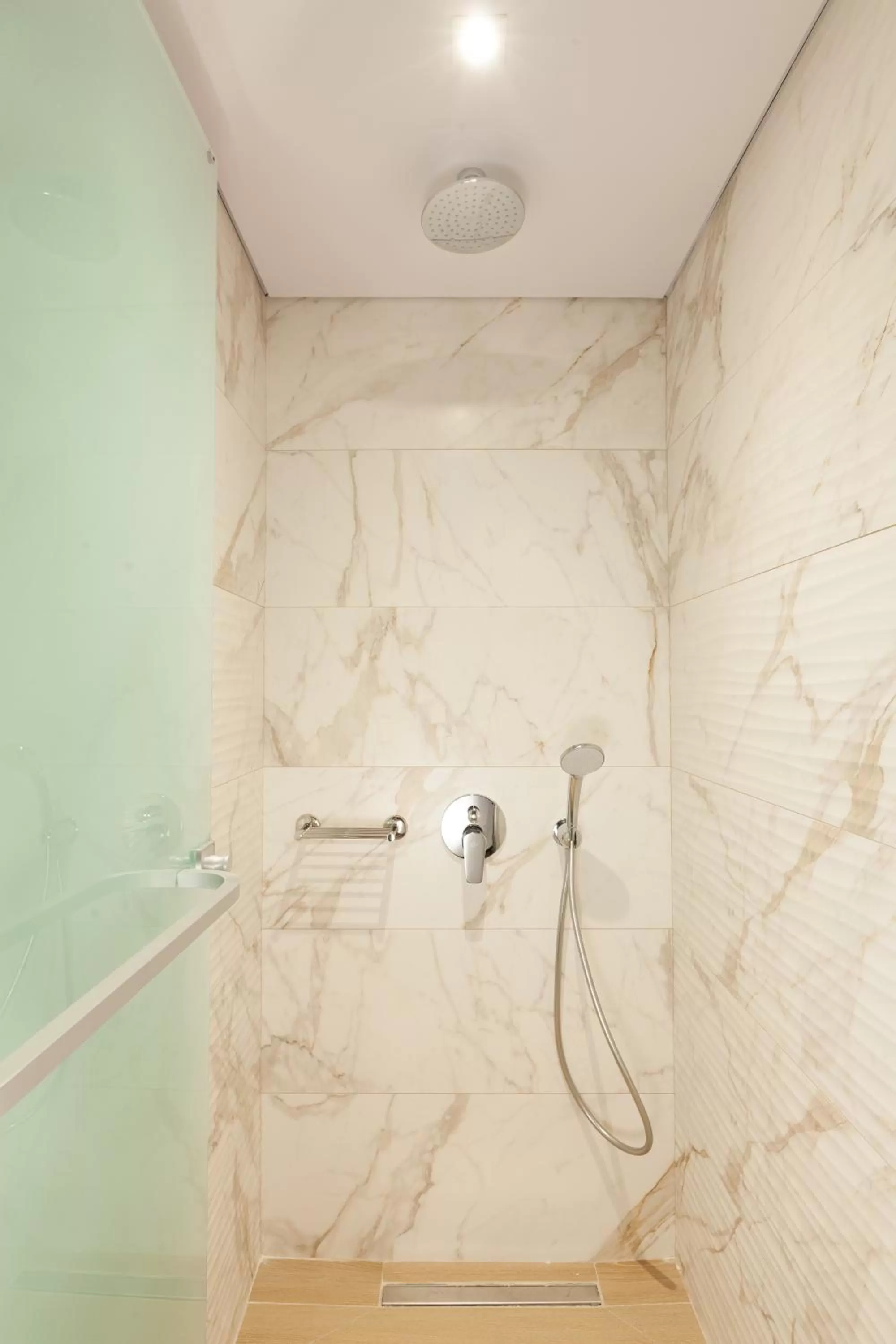 Shower in Blue Lagoon City Hotel