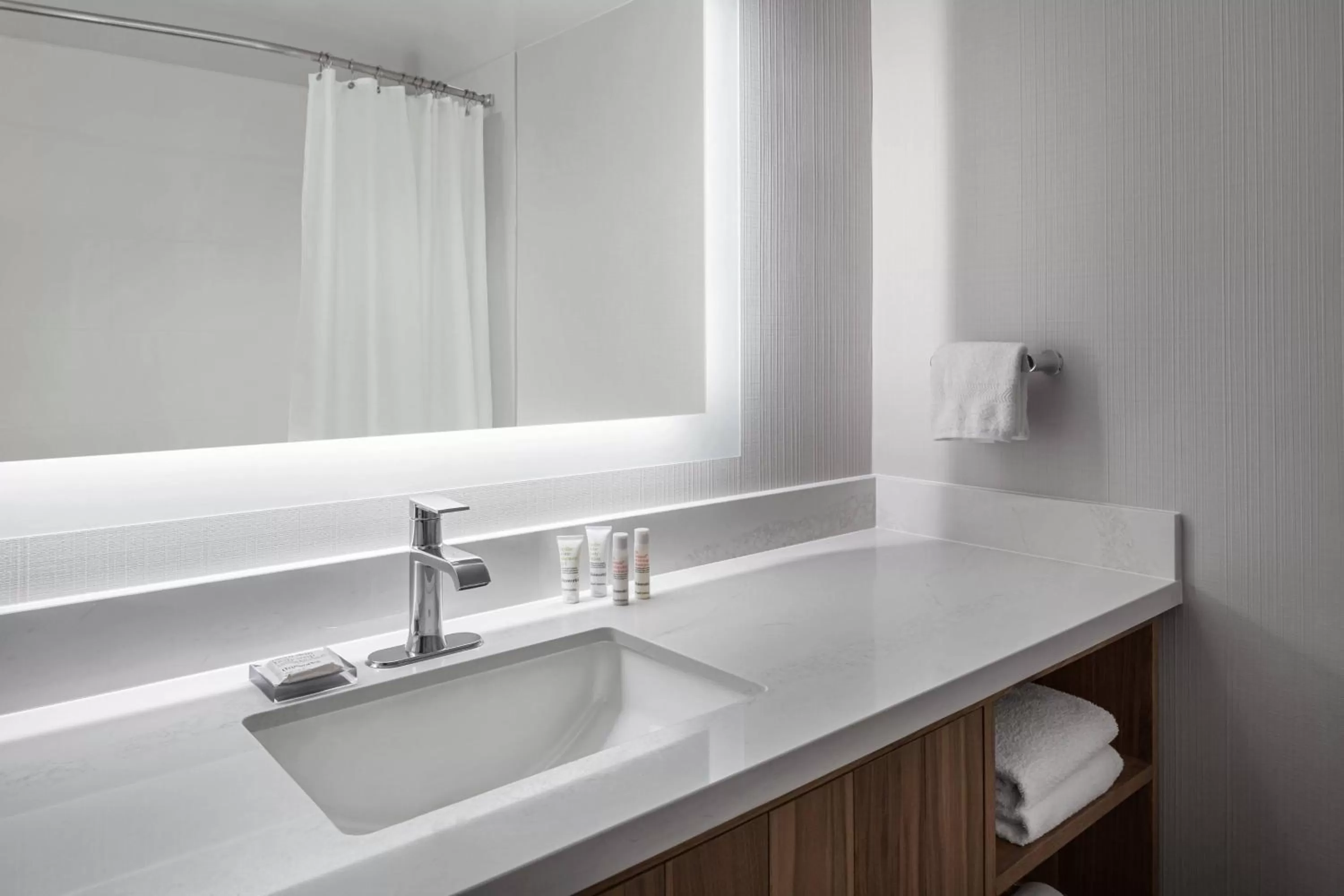 Bathroom in Pleasanton Marriott