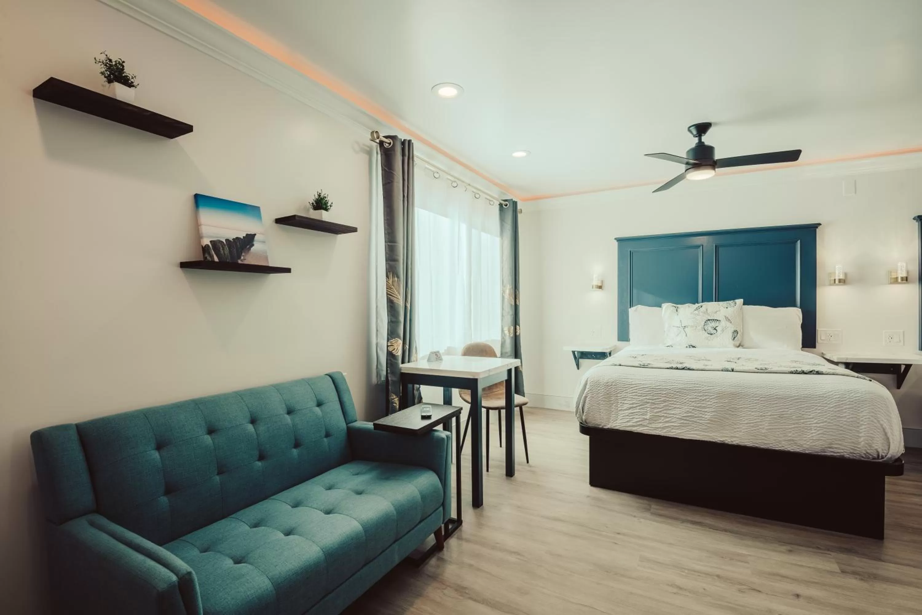 Bed in Blufftop Inn & Suites - Wharf/Restaurant District