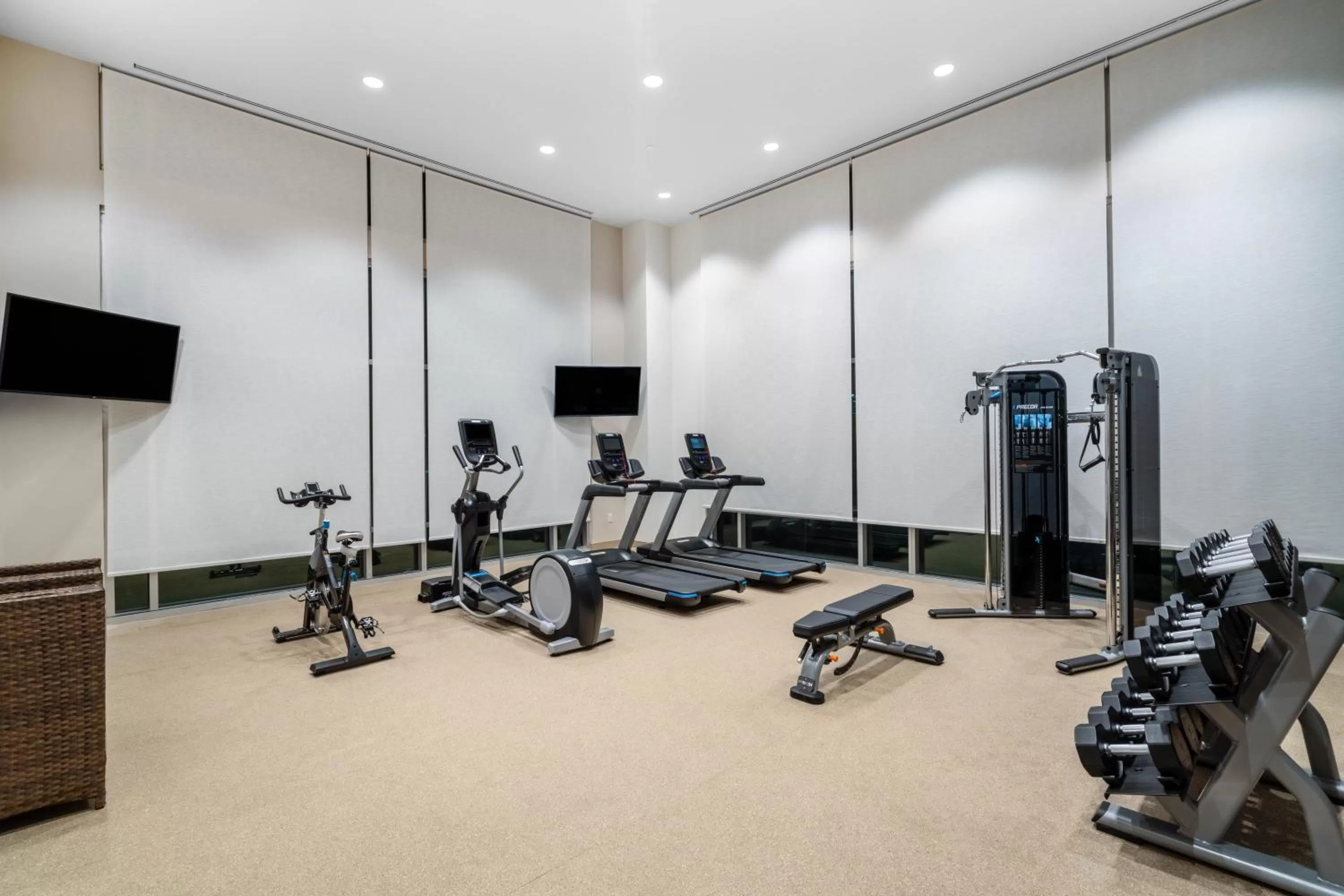 Fitness centre/facilities in La Quinta Inn & Suites by Wyndham Nashville Downtown Stadium
