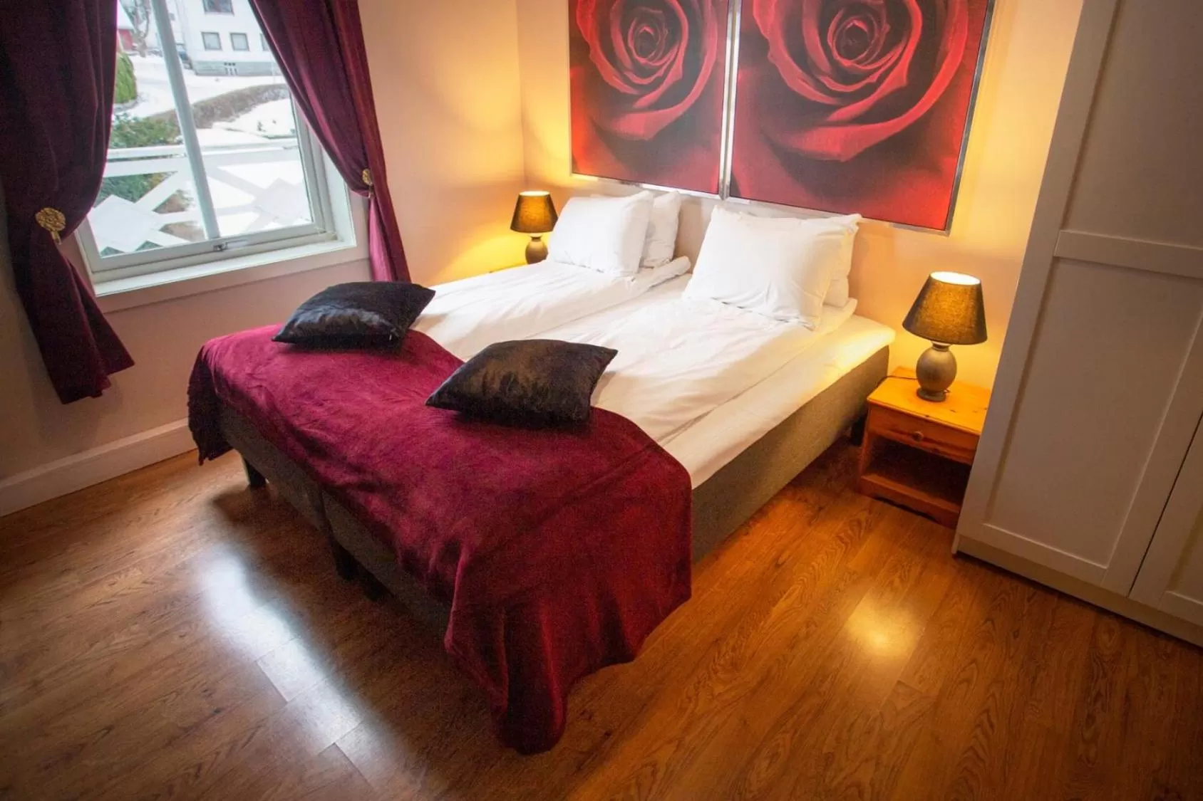 Property building, Bed in Øren Hotel