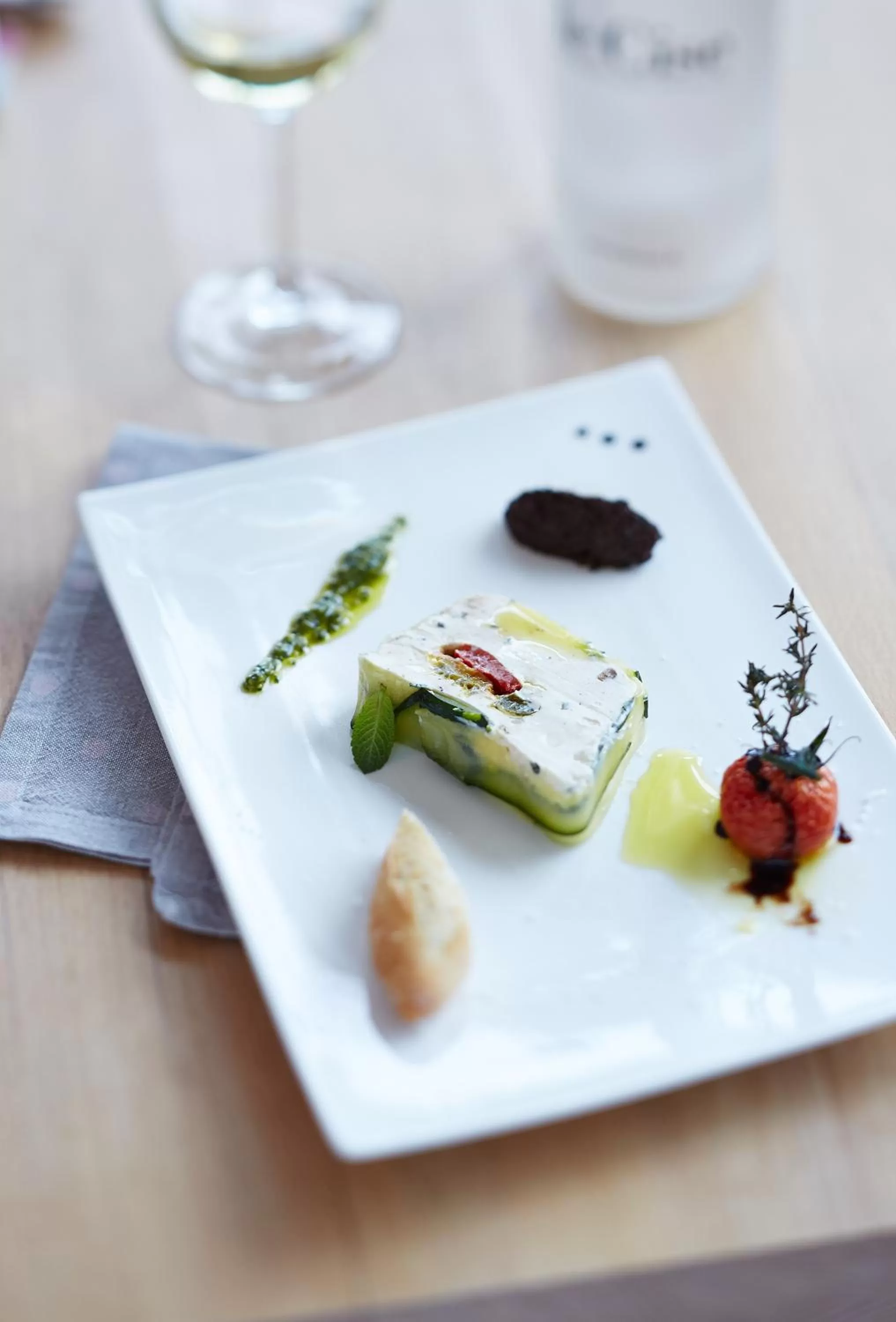 Restaurant/places to eat in The Originals Hôtel Le Cise Restaurant Chambres et Suites