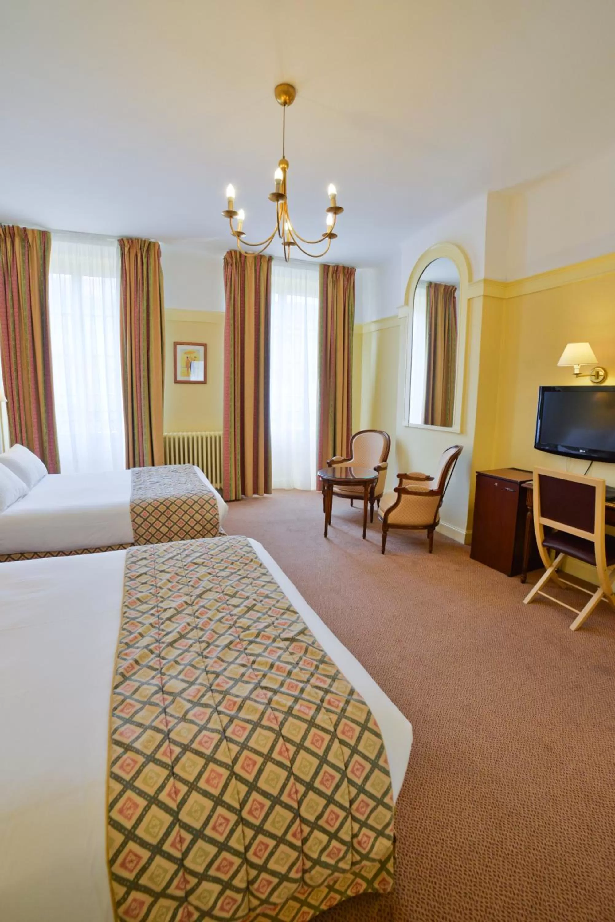 Photo of the whole room, Bed in Hôtel Mercure Bayonne Centre Le Grand Hotel