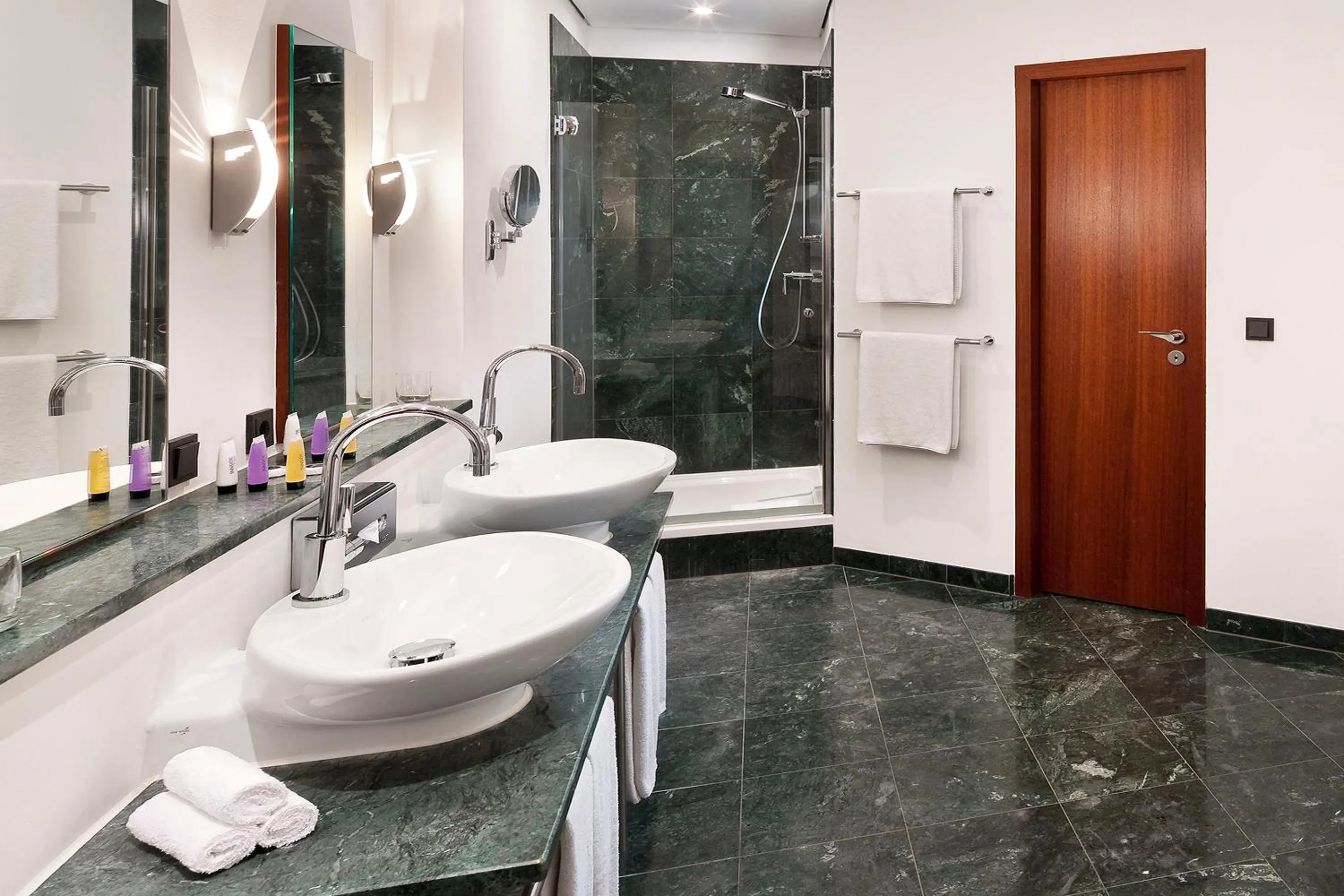 Bathroom in INNSiDE by Meliá Frankfurt Eurotheum