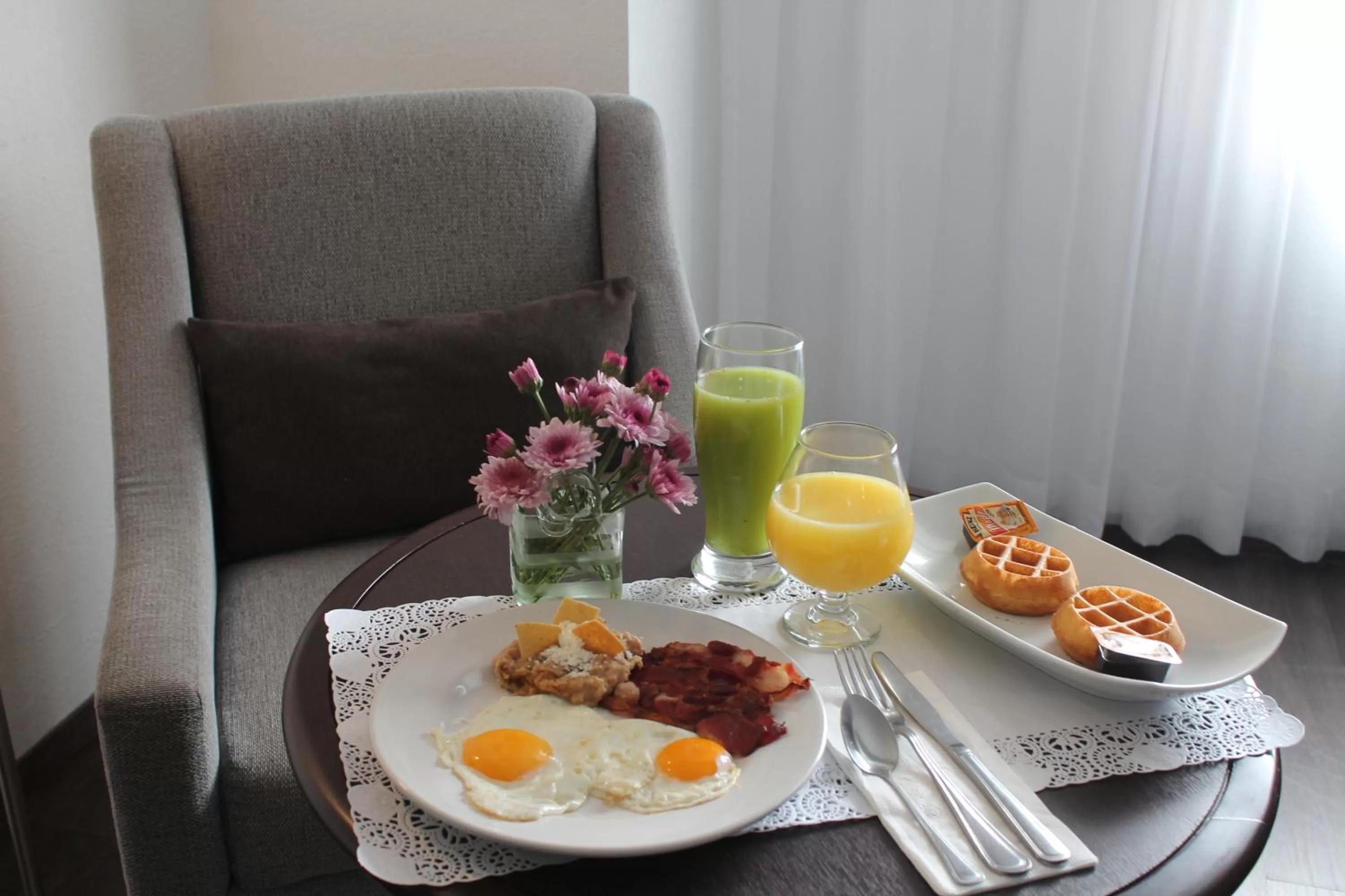 Buffet breakfast in Ejecutivo Express Guadalajara Providencia - Av México