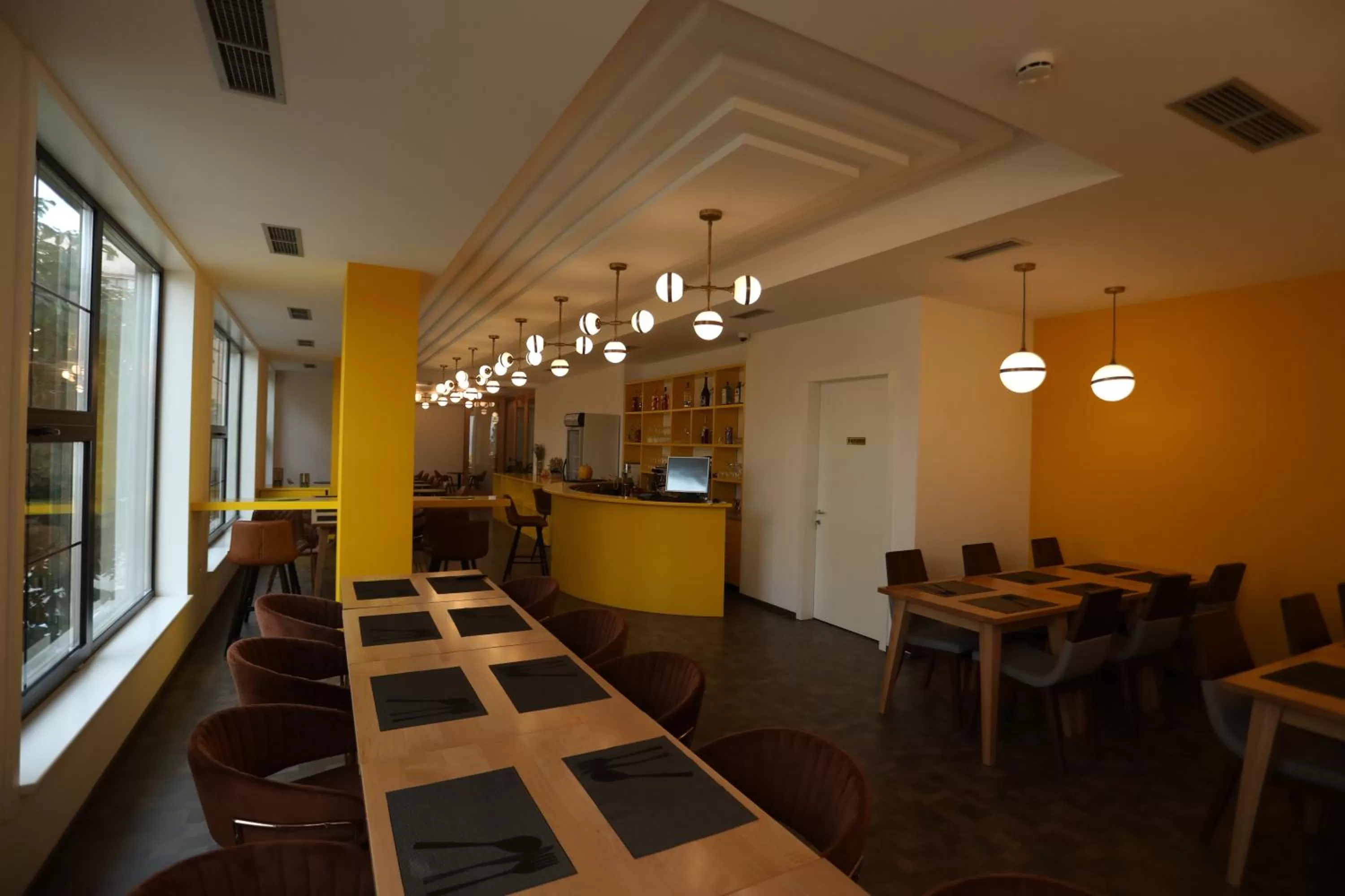 Restaurant/places to eat in Elite