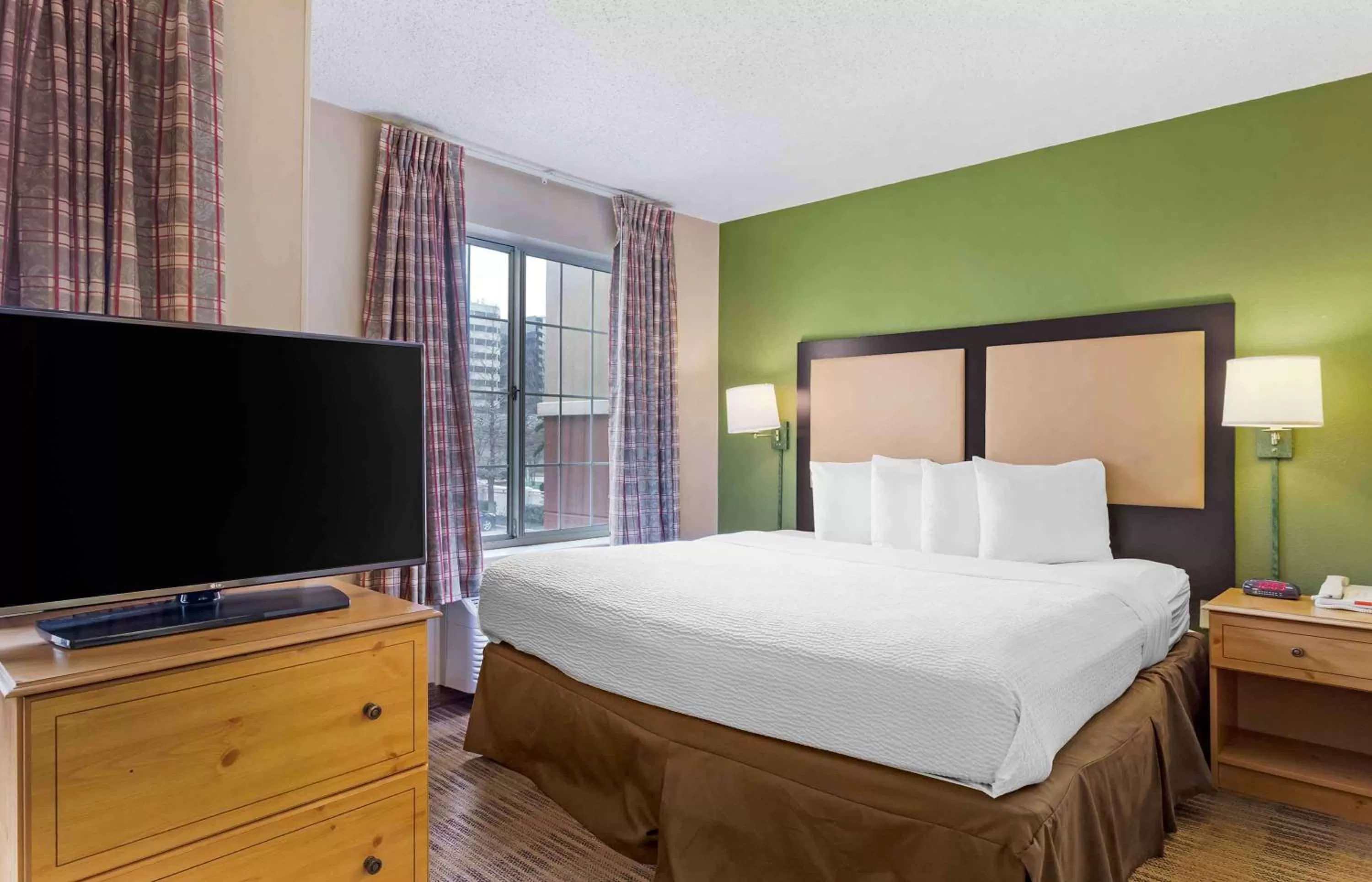 Bedroom, Bed in Extended Stay America Suites - Houston - Galleria - Uptown