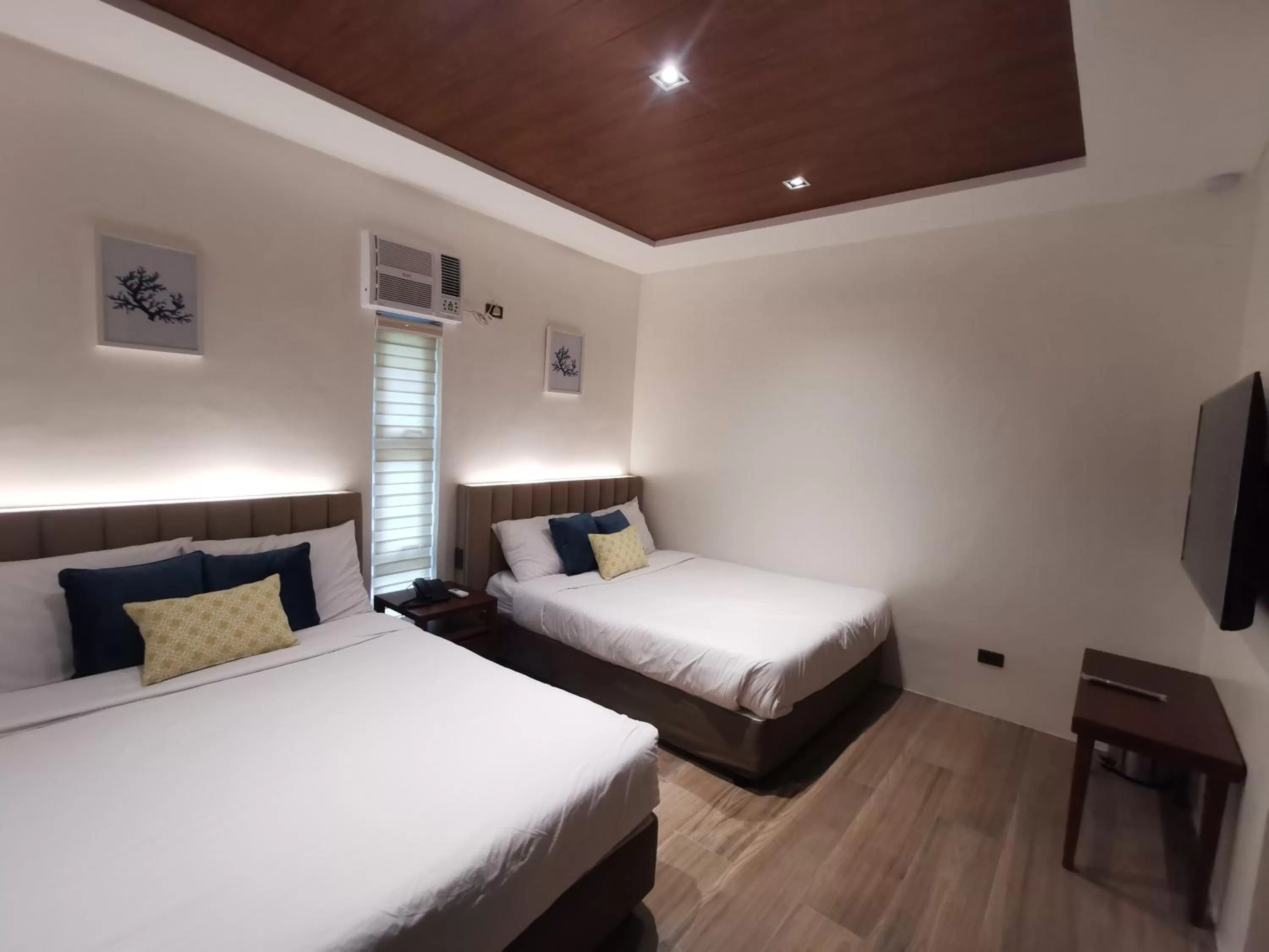 Bedroom, Bed in Tagaytay Country Hotel