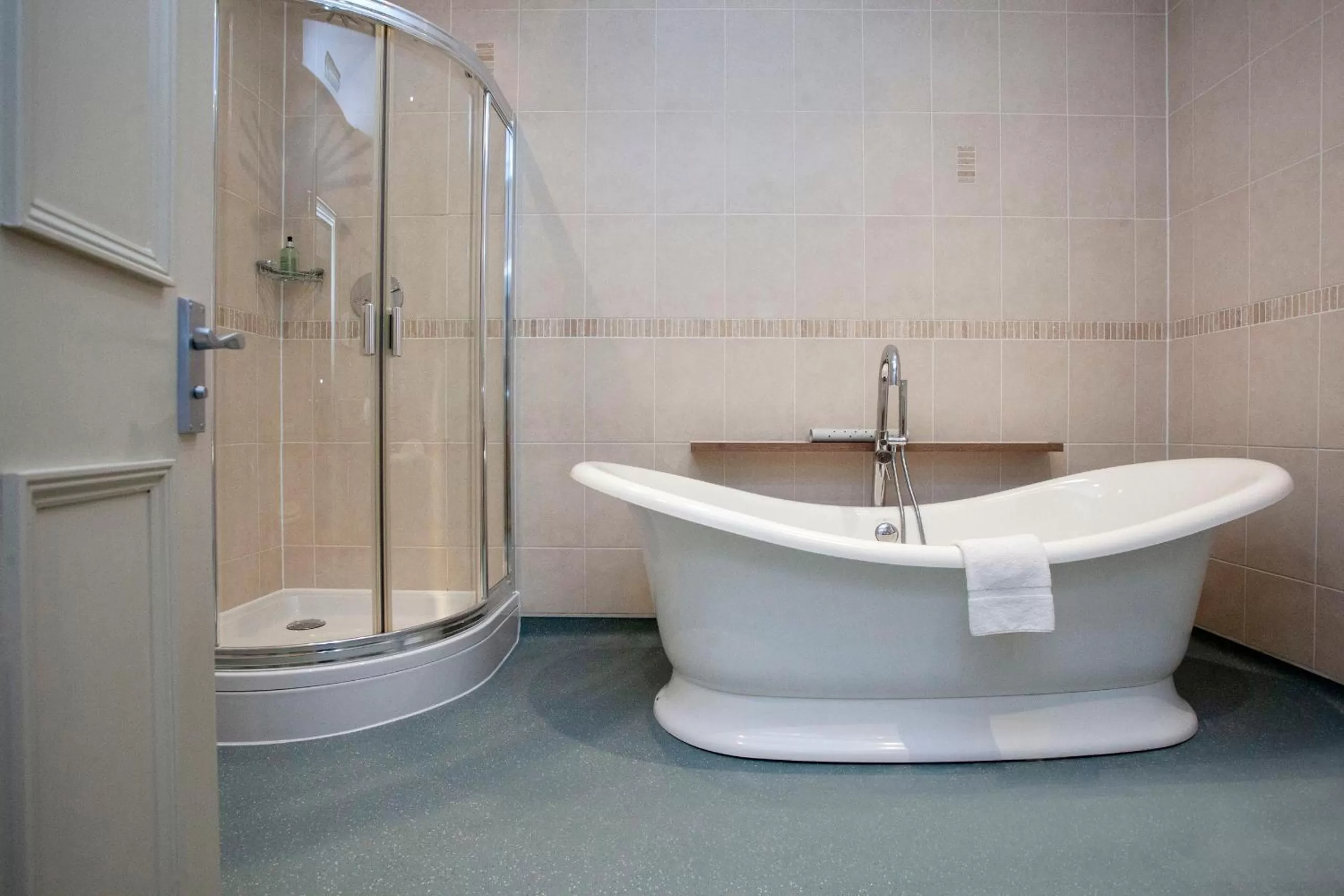 Bathroom in The Woodborough Inn