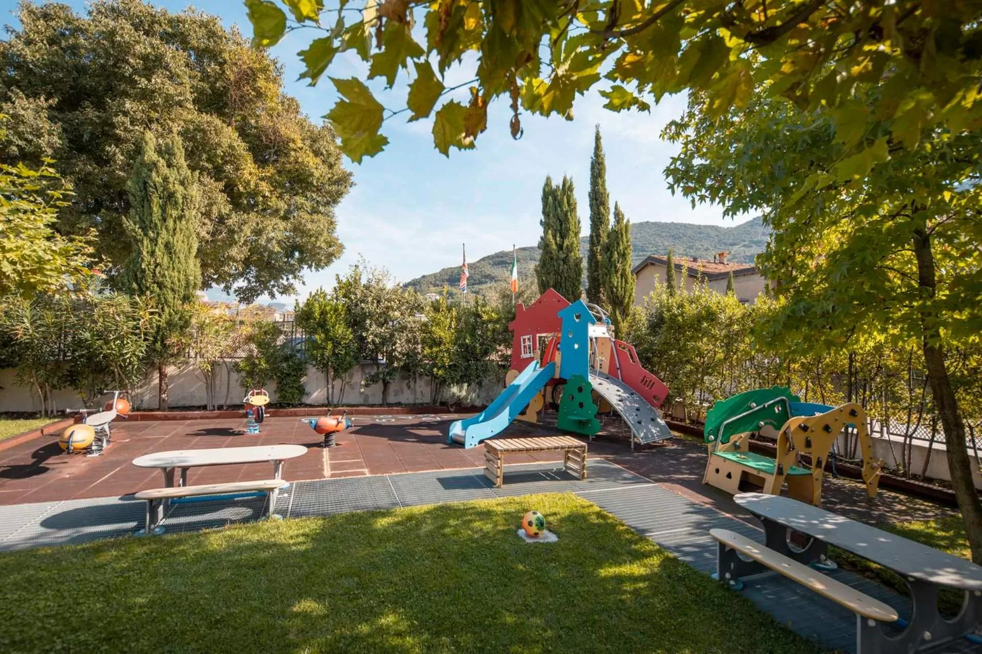 People in 4 Limoni Apartment Resort