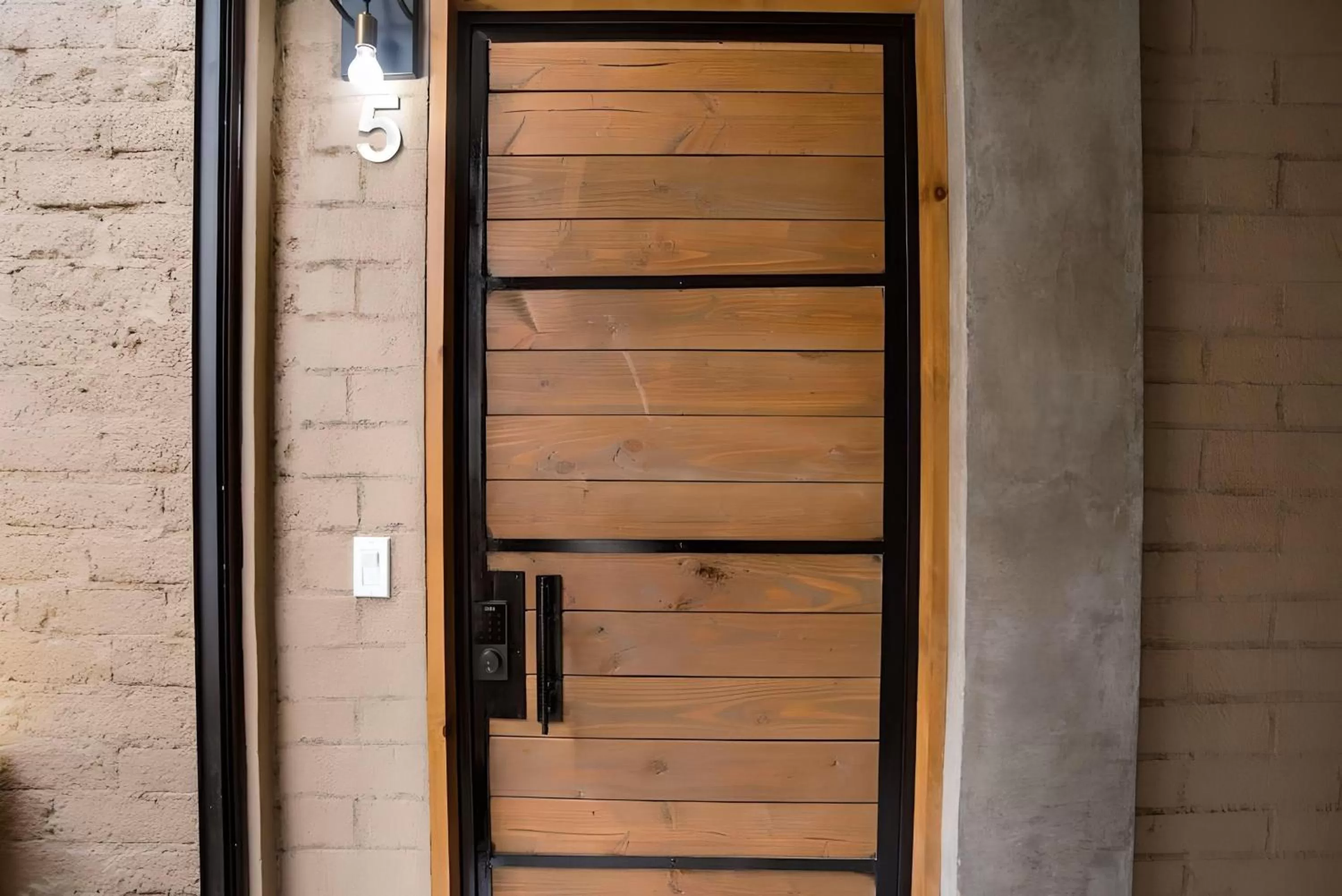 Facade/entrance in The Studios 22800