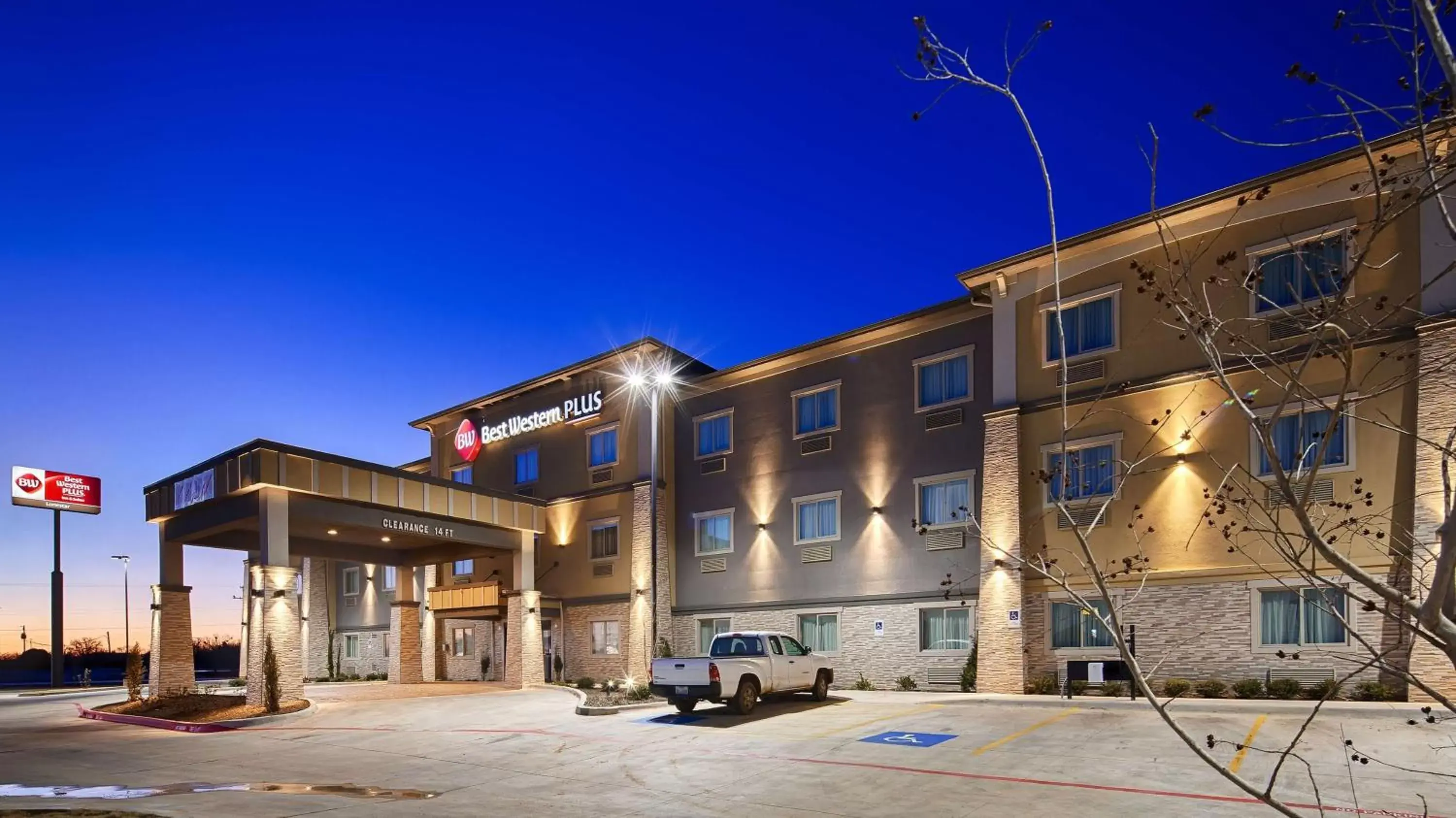 Best Western Plus Lonestar Inn & Suites Best Western Plus Lonestar Inn & Suites