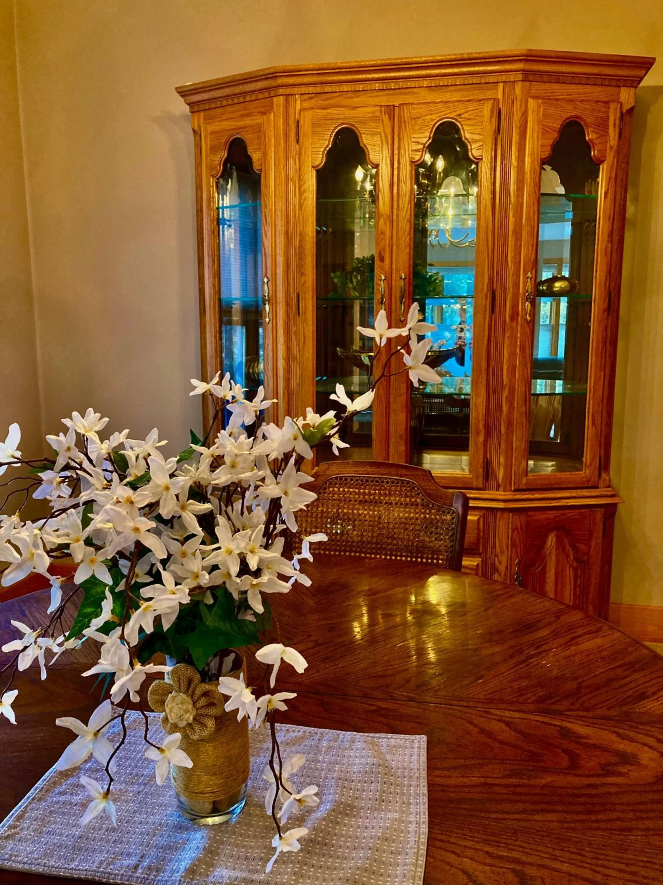 Dining area in Garden Grove Retreat & Lodging near Pictured Rocks, Fayette, Trails