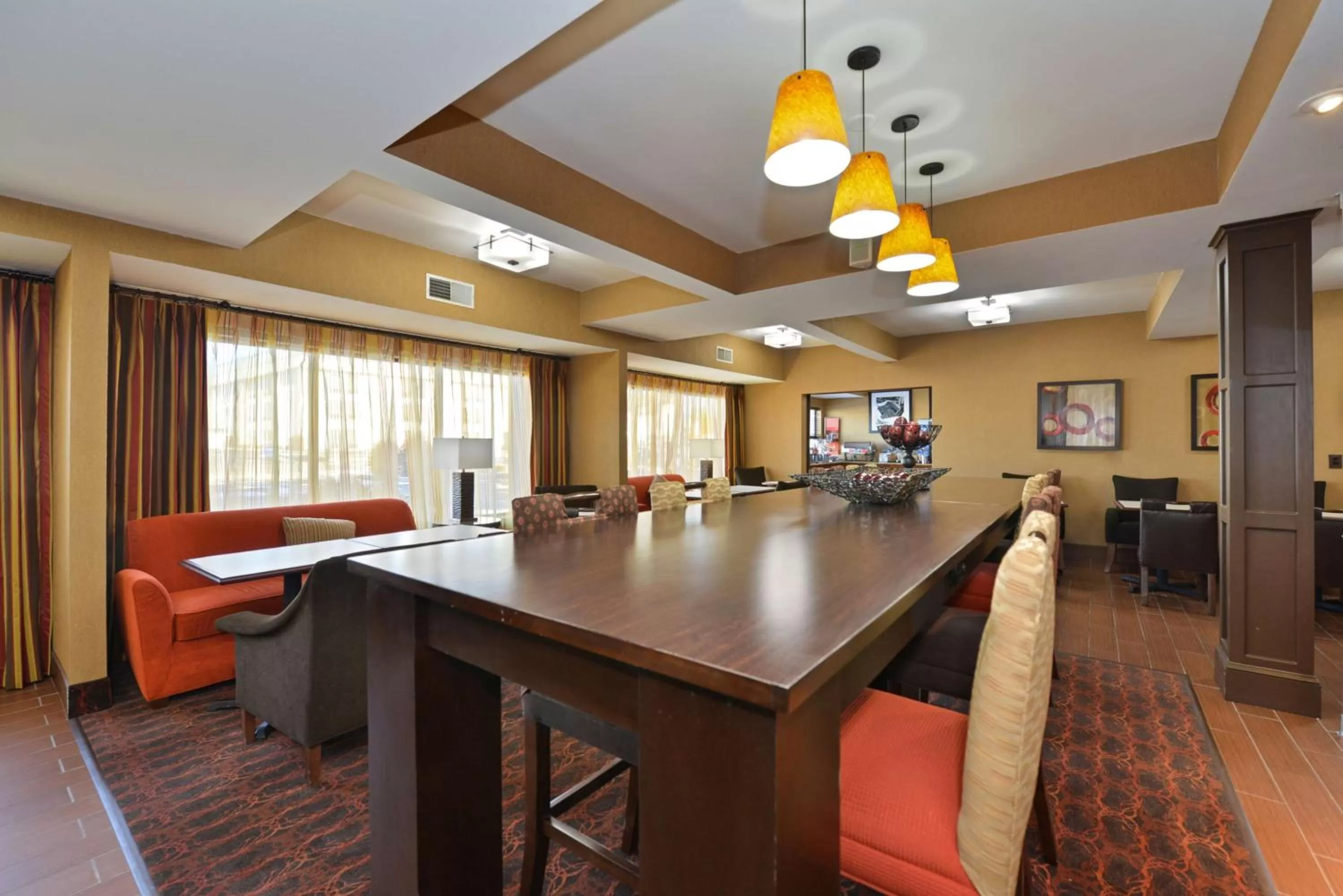 Dining area in Hampton Inn St. Louis/Collinsville