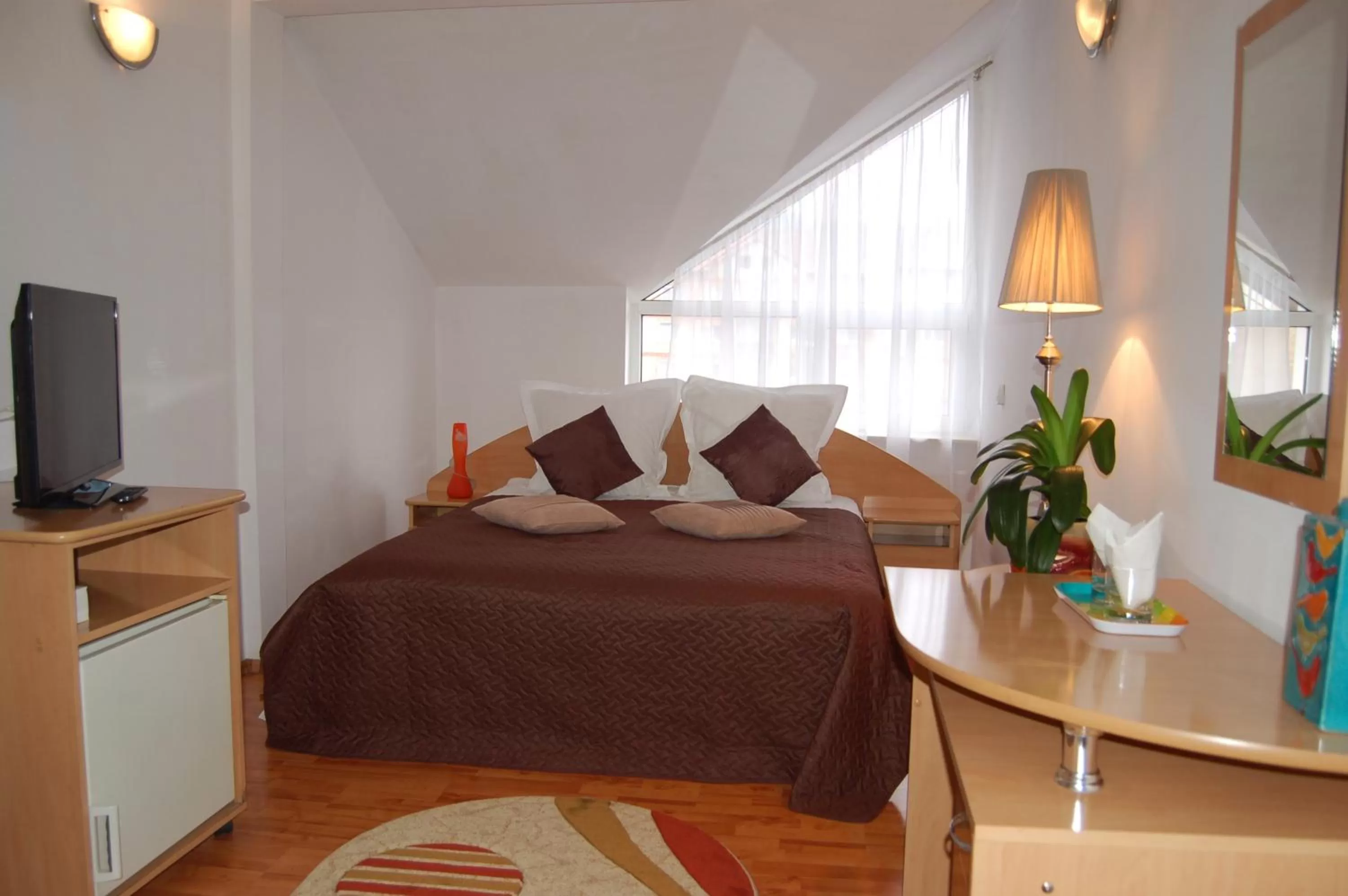 Bed in Motel Maestro