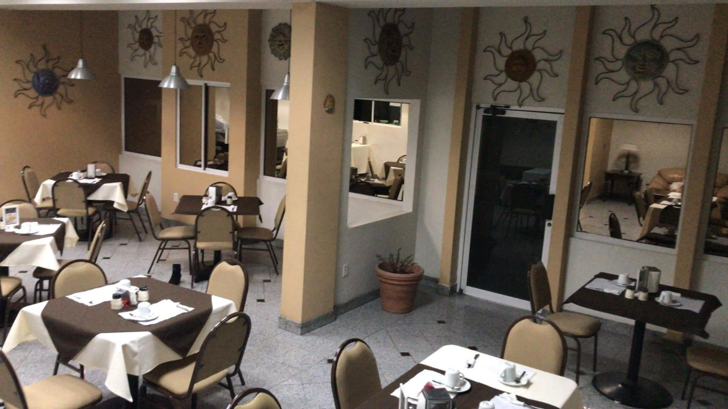 Restaurant/places to eat in R INN de TIJUANA