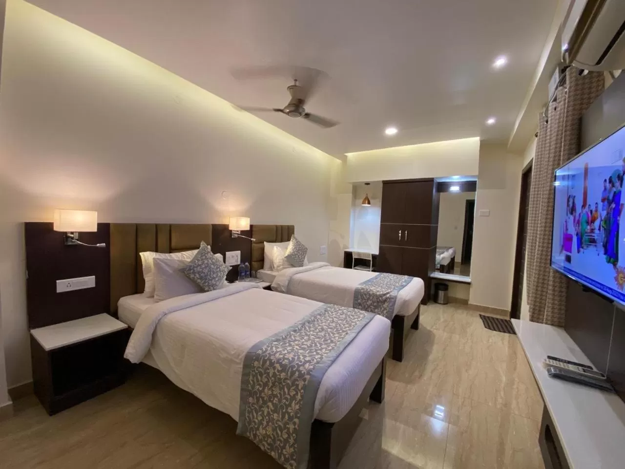 Bed in Le Shiv Executive Suite