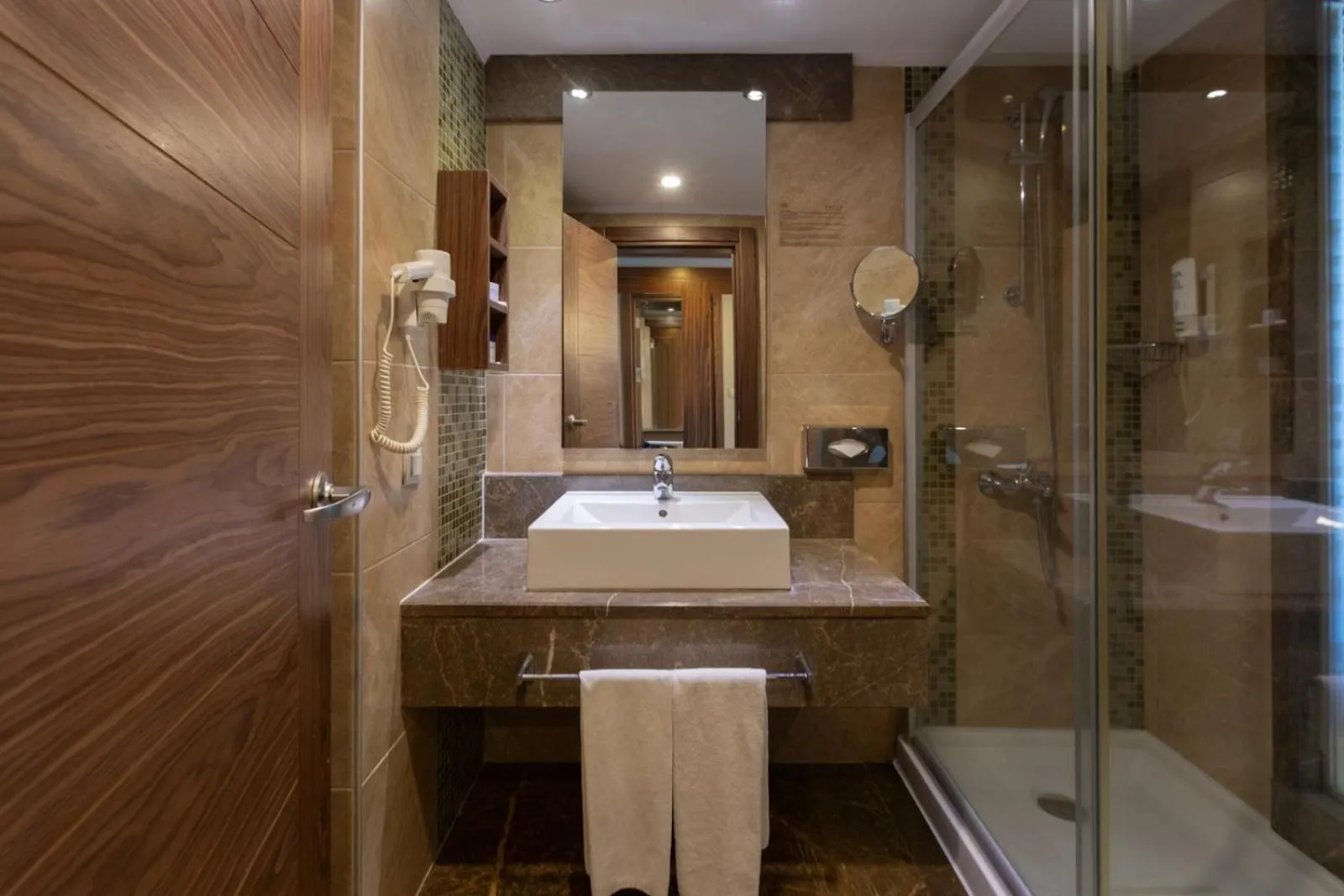 Shower in Kolin Hotel Spa & Convention Center