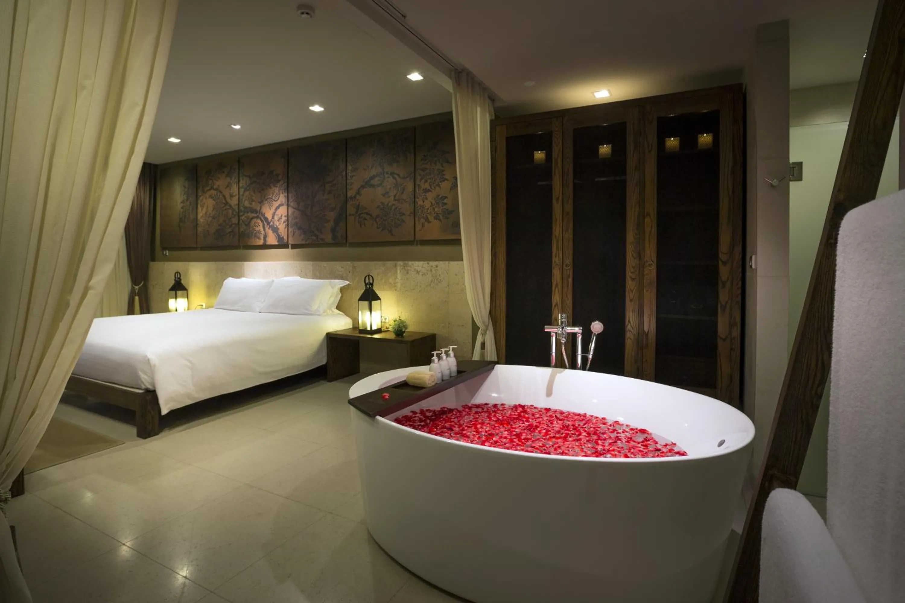 Decorative detail, Bed in SUNSURI PHUKET, Nai Harn Beach