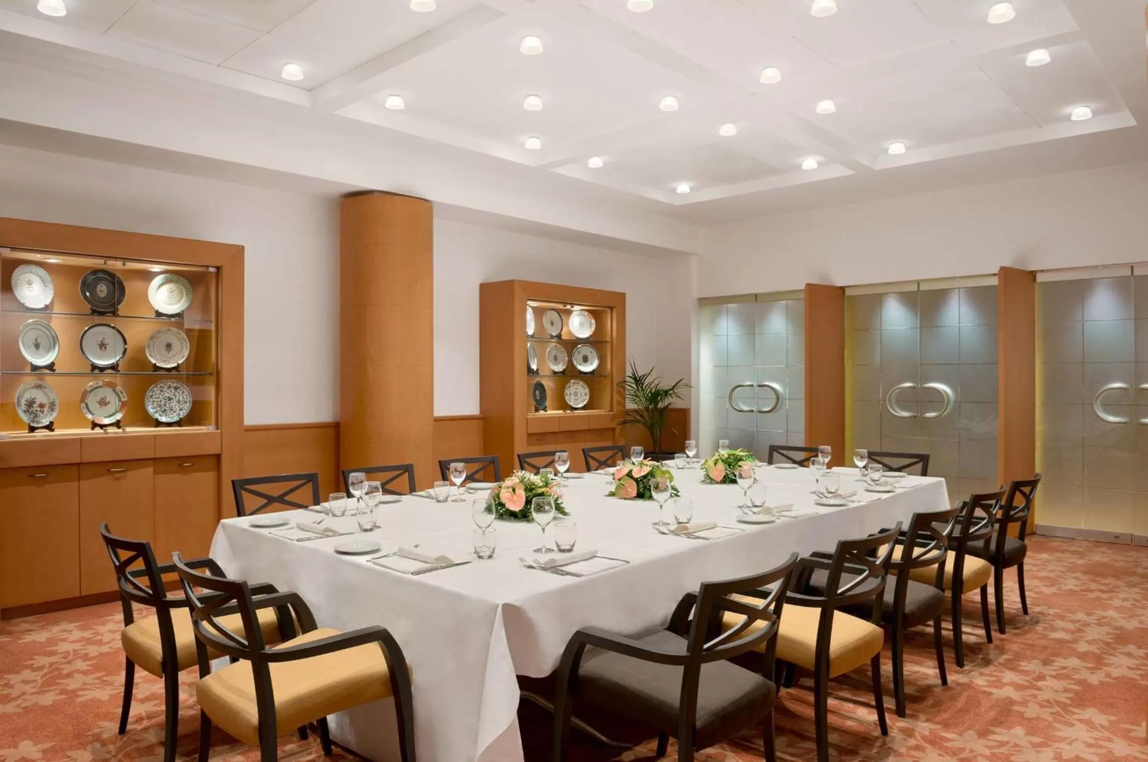 Restaurant/places to eat in Hilton Rome Airport