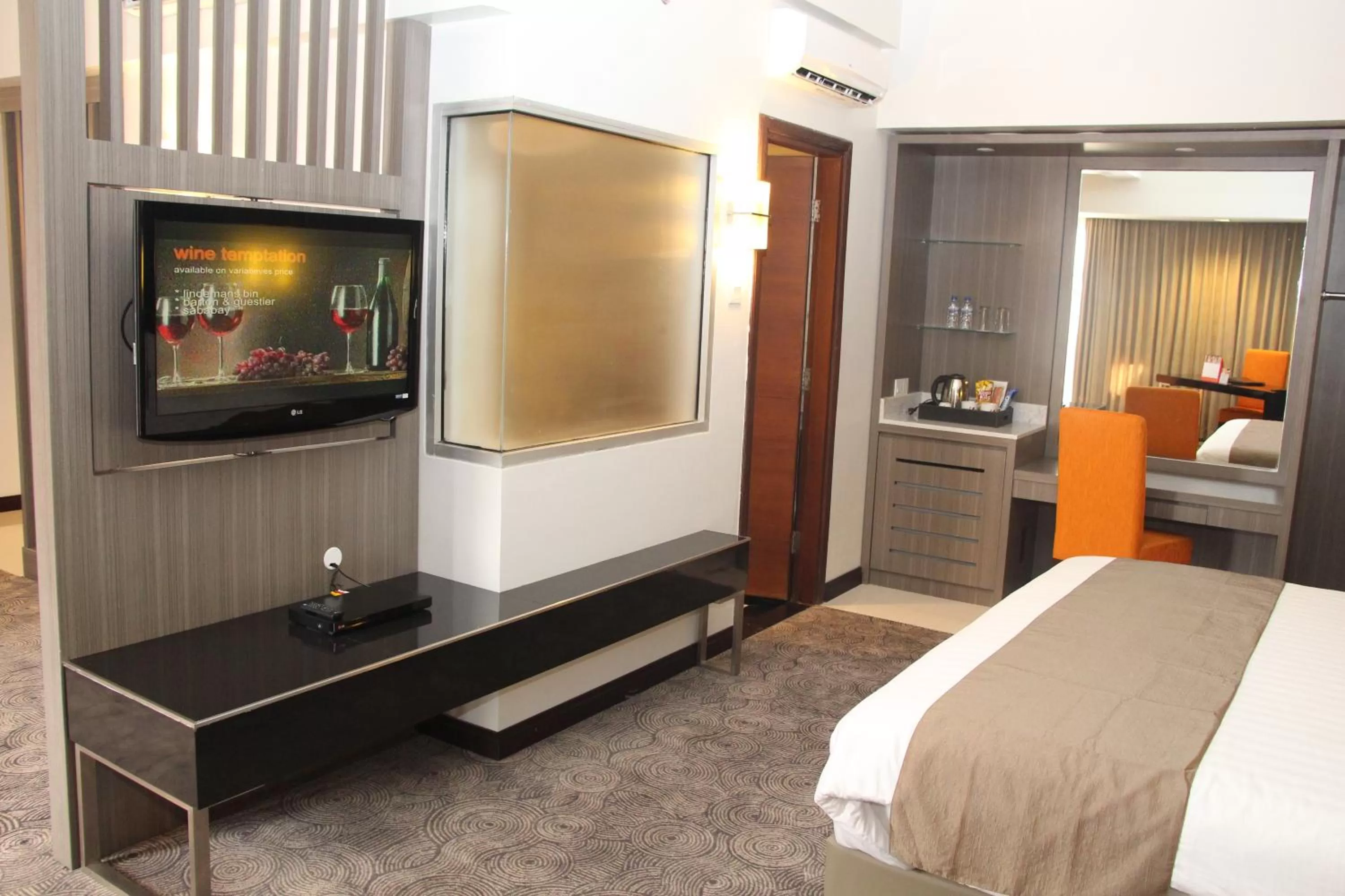TV and multimedia, Bed in Swiss-Belhotel Borneo Samarinda