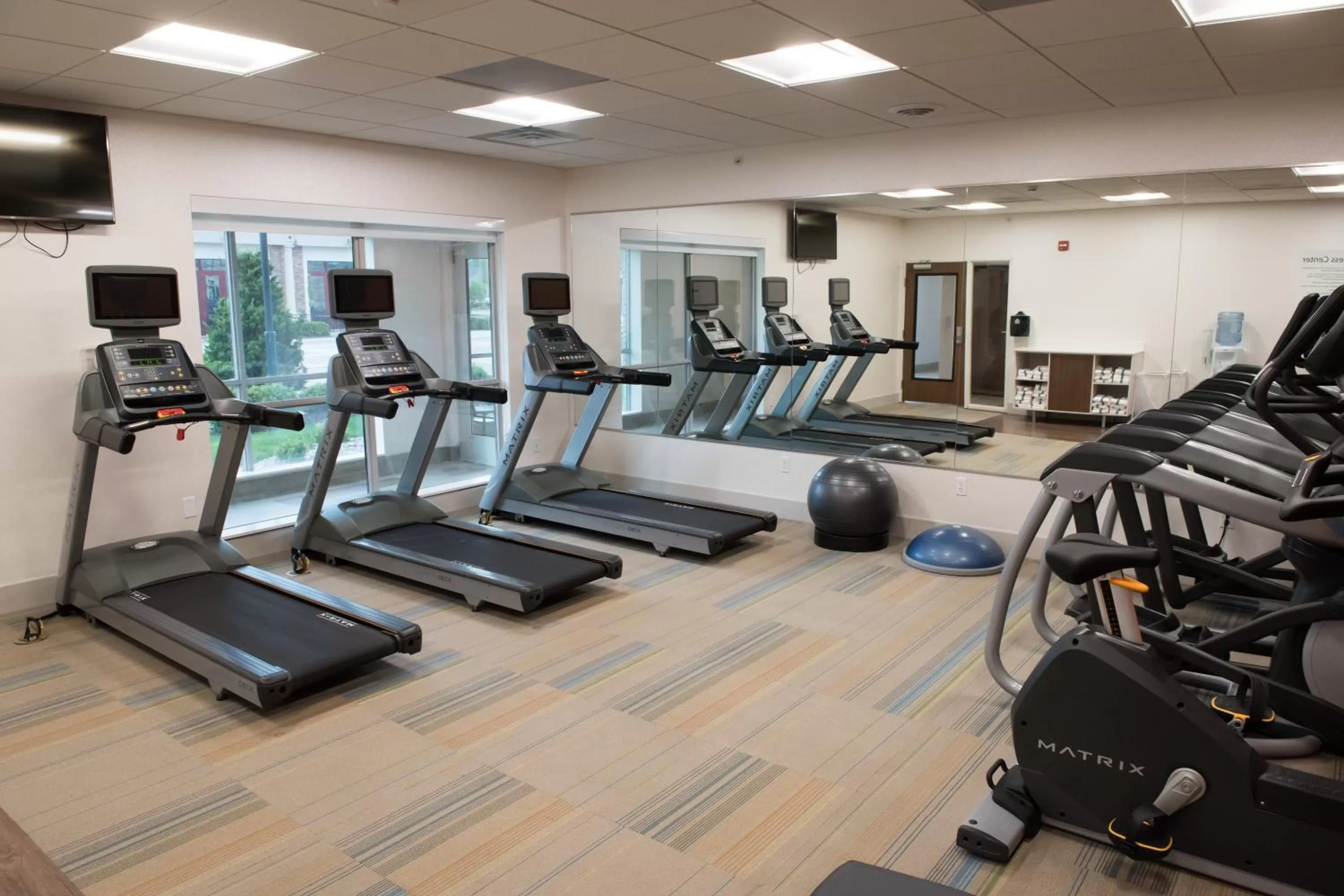 Fitness centre/facilities in Holiday Inn Express & Suites - Merrillville by IHG