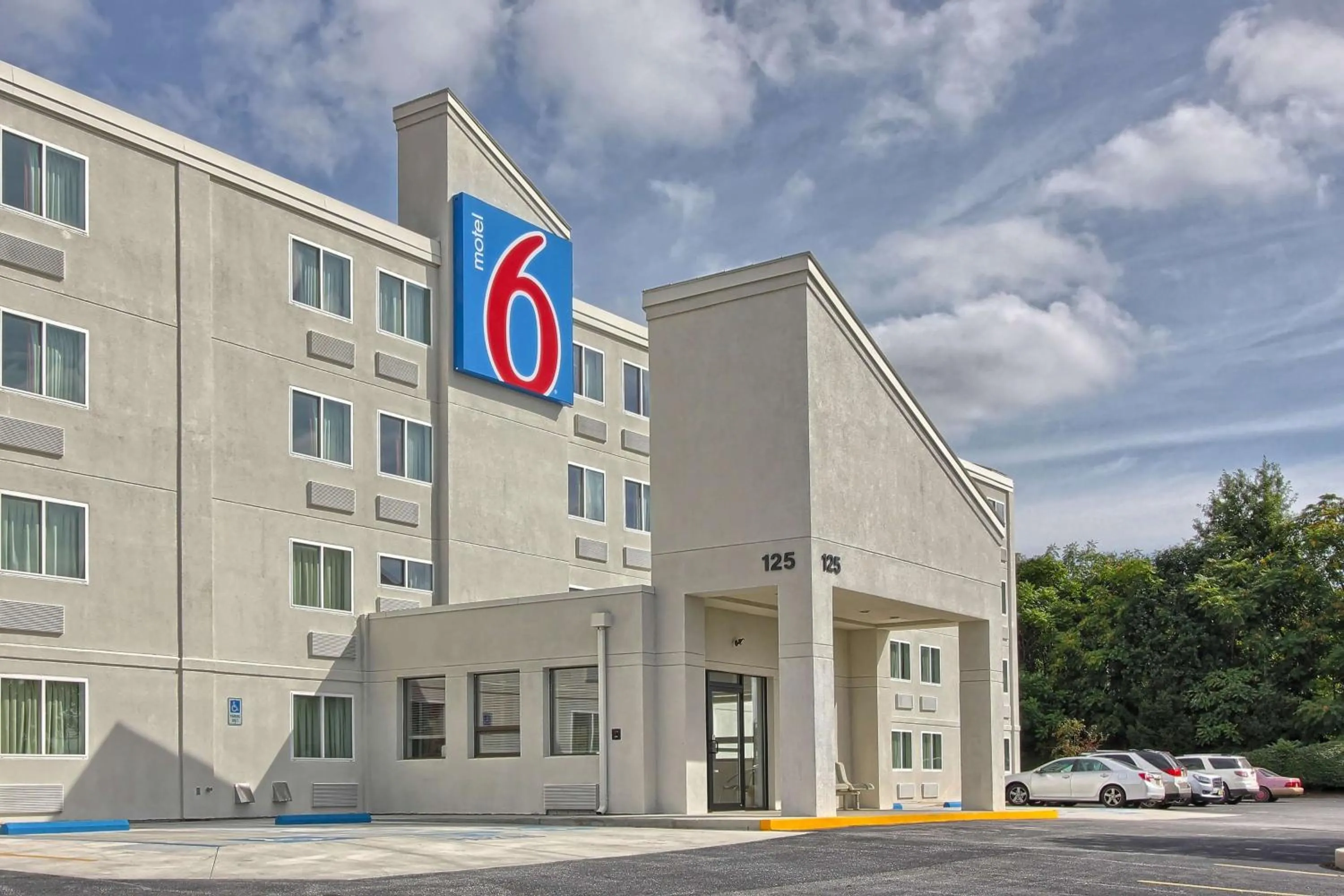 Property building in Motel 6-York, PA - North