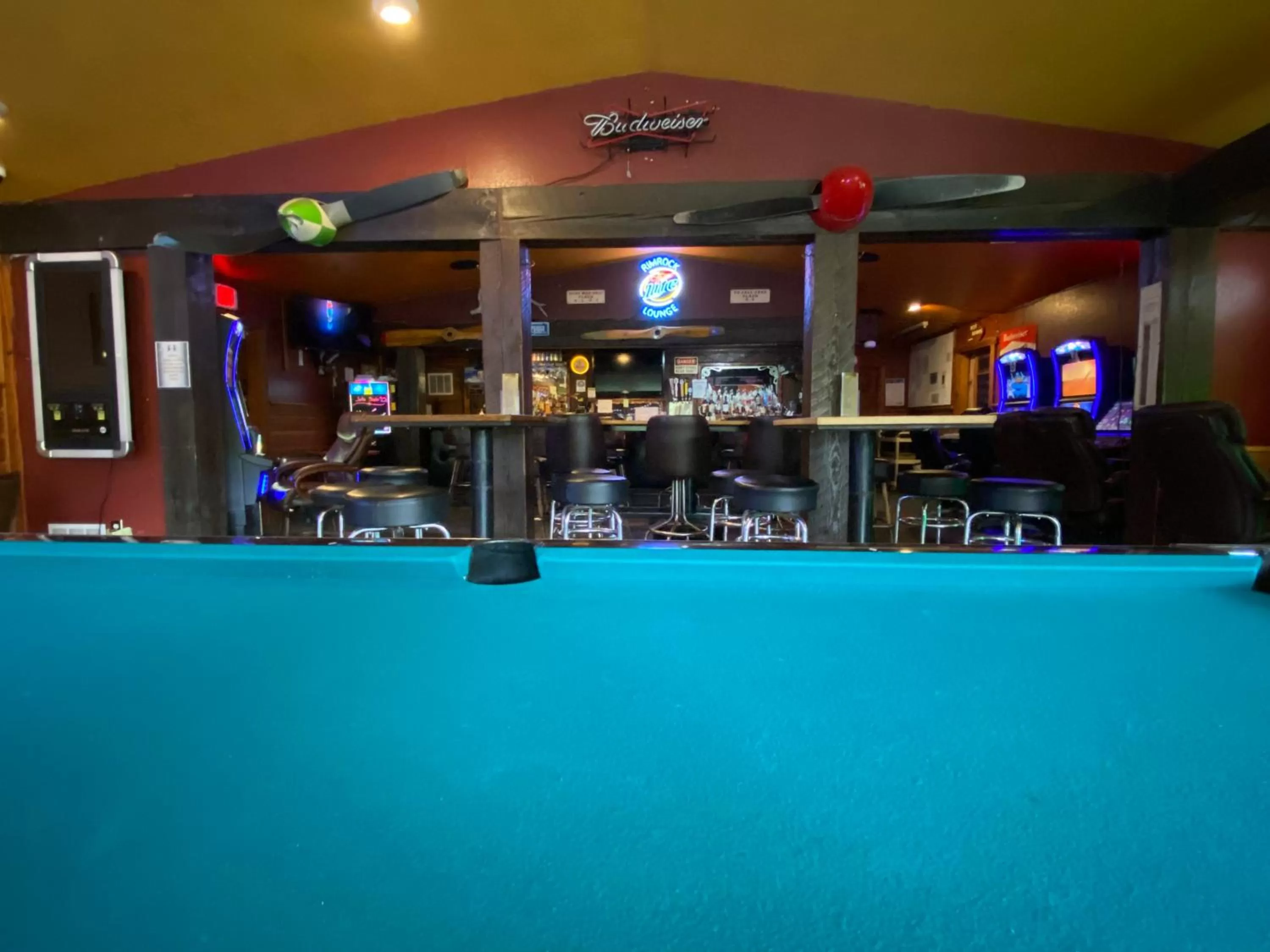 Lounge or bar in Rimrock Lodge LLC
