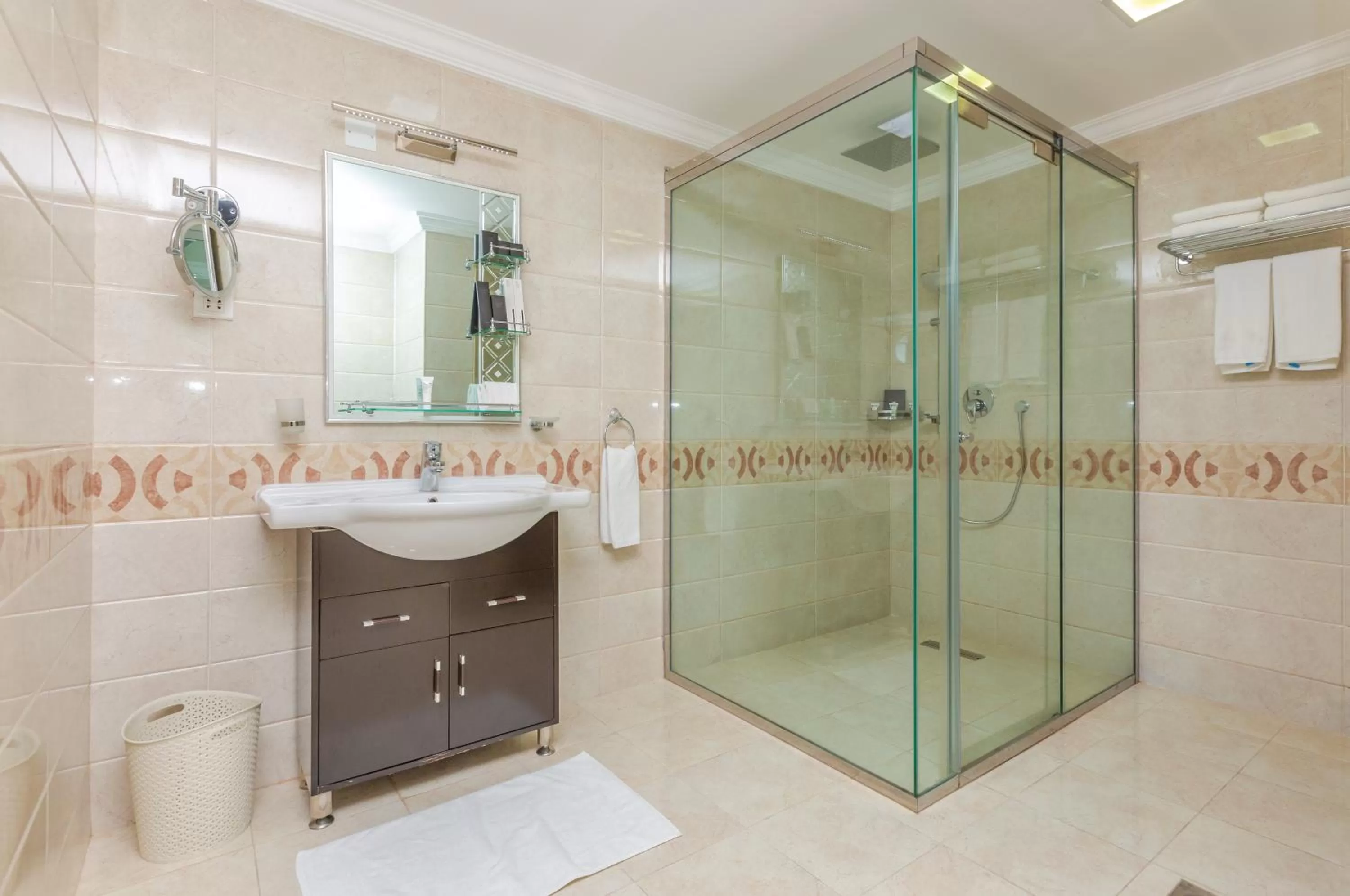 Bathroom in Ezdan Hotel West Bay