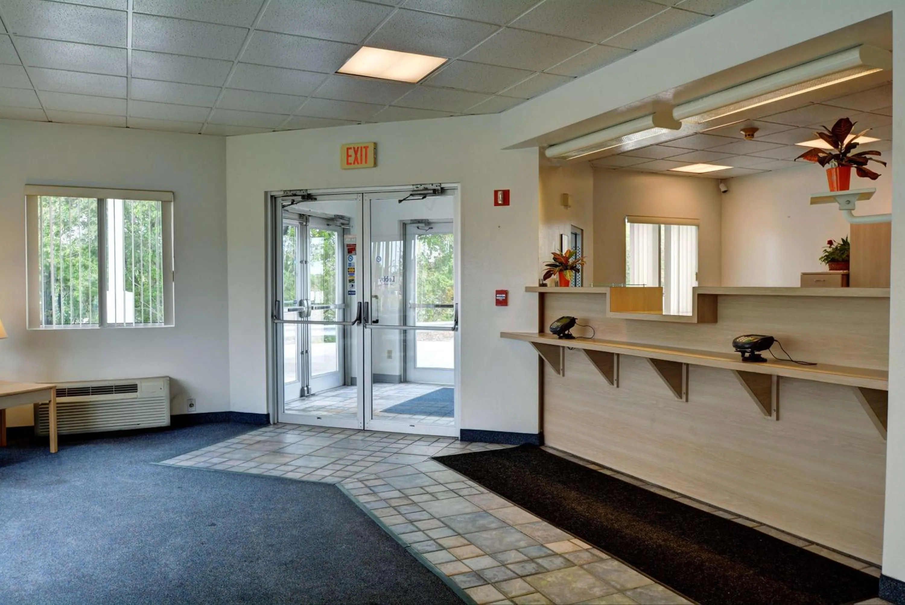 Lobby or reception in Motel 6-Warwick, RI - Providence Airport - I-95