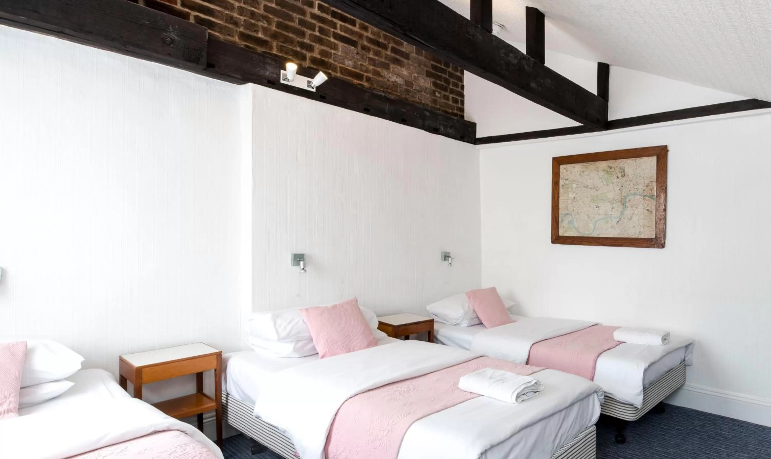 Photo of the whole room, Bed in St Athans Hotel